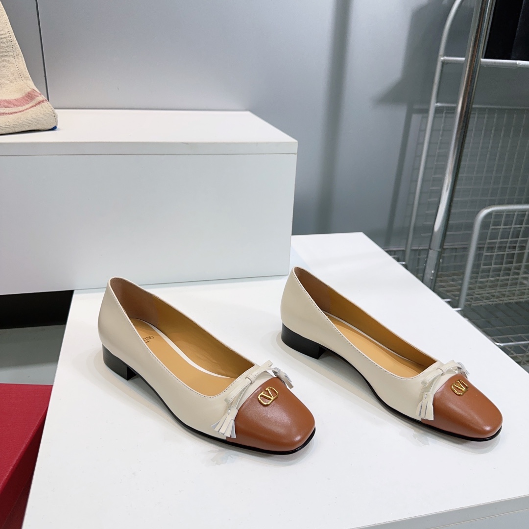 Valentino’s Fall 2025 Butterflies: High-Quality Shoes with Classic Elegance - 图片 4