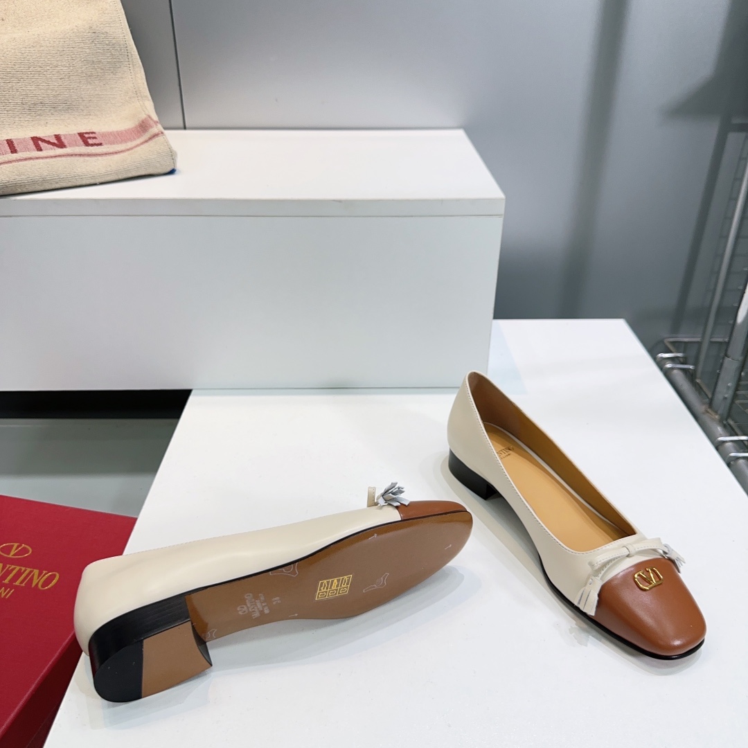 Valentino’s Fall 2025 Butterflies: High-Quality Shoes with Classic Elegance - 图片 8