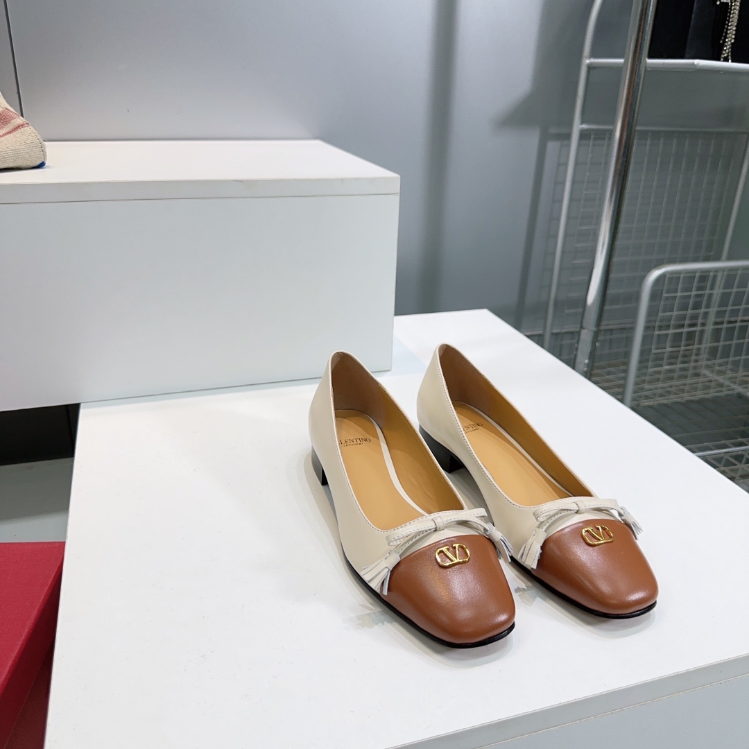 Valentino’s Fall 2025 Butterflies: High-Quality Shoes with Classic Elegance - 图片 5