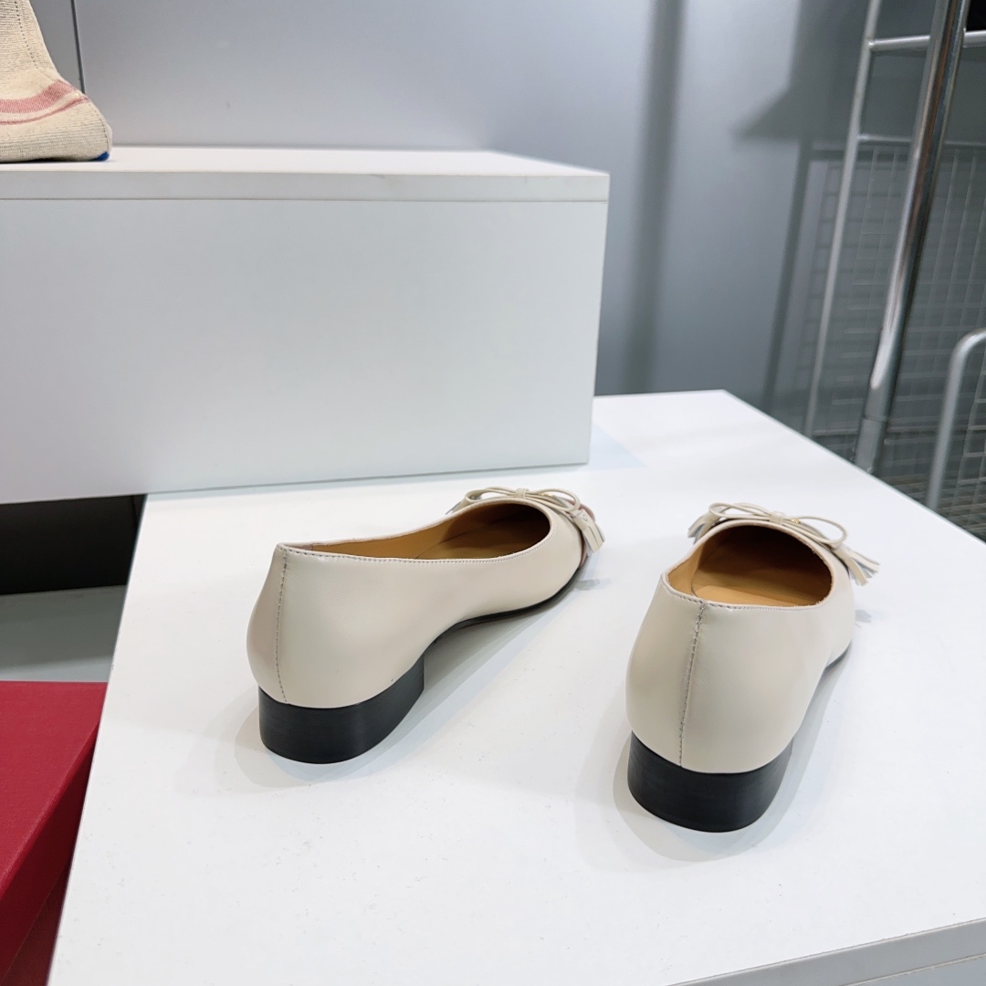 Valentino’s Fall 2025 Butterflies: High-Quality Shoes with Classic Elegance - 图片 9