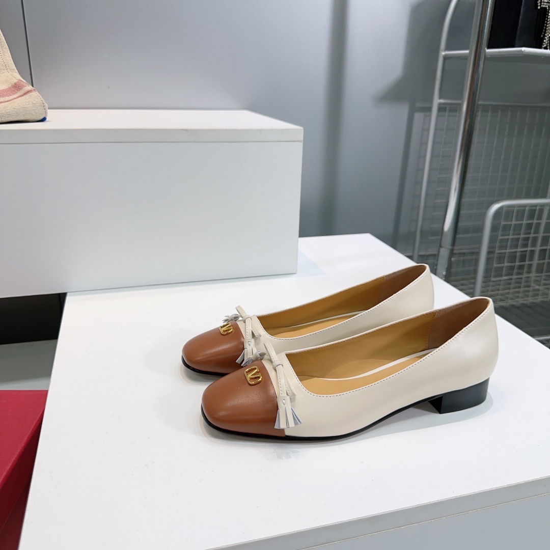 Valentino’s Fall 2025 Butterflies: High-Quality Shoes with Classic Elegance - 图片 7