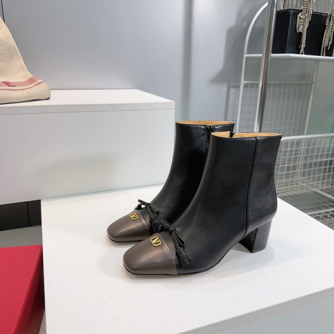 High-Quality Valentino Butterfly Shoes: Fall 2025 Collection Highlights - 图片 4