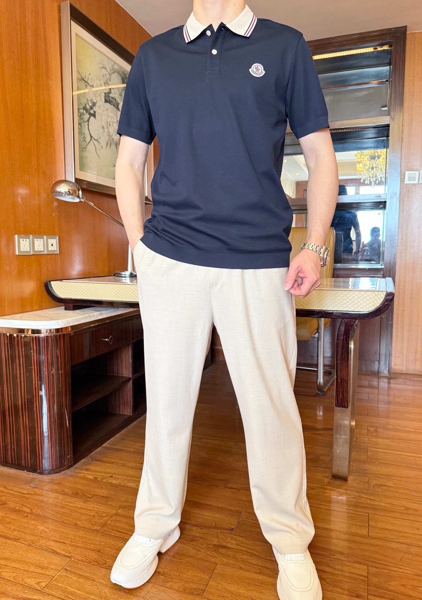 NO:488700,Mengkou-2025 counter latest hot-selling Polo, a London counter hot-selling product!  Selected Italian imported bead goblin cotton fabrics with the latest designs of the brand. The exquisite brand logo on the chest and the color-blocking embellishment on the collar show the style and upper body effect. The number of codes is 48-56 (model 173/130 wears 48, with Hong Kong Lane Crawford gift box packaging), Moncler, alexander wang19860909蒙口-2025专柜最新爆款Polo出货 伦敦专柜热销单品！精选意大利进口珠地精棉面料搭配品牌最新的设计,胸前的精致品牌标志和领子上的拼色点缀彰显格调上身效果看得见.码数48-56（模特173/130穿48,配香港连卡佛礼盒包装）,,Moncler,alexander wang,Men's clothing