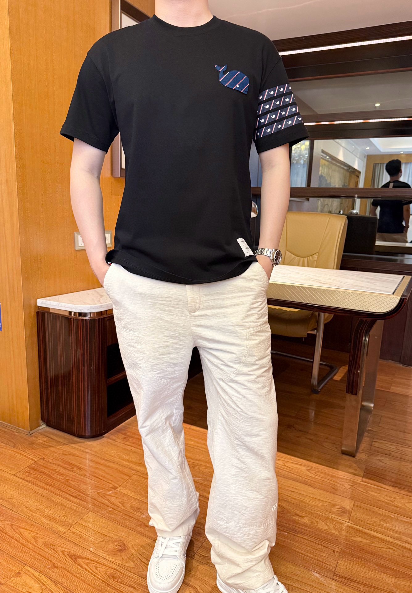 NO:488712,TB-2025 counter latest hot T-shirts are shipped, and European and American counters are popular!  Selected Italian imported fine cotton fabrics with the latest design, the brand logo on the chest shows fashion, and the upper body effect can be seen. Code number M-XXL (model 180/wear L, with Hong Kong Lane Crawford gift box packaging), tees, t-shirt, alexander wang19860909TB-2025专柜最新爆款T恤出货 欧美专柜热销单品！精选意大利进口精棉面料搭配最新的设计,胸前的品牌标志彰显时尚 上身效果看得见.码数M-XXL（模特180/穿L,配香港连卡佛礼盒包装）,,tees，t-shirt,alexander wang,Men's clothing