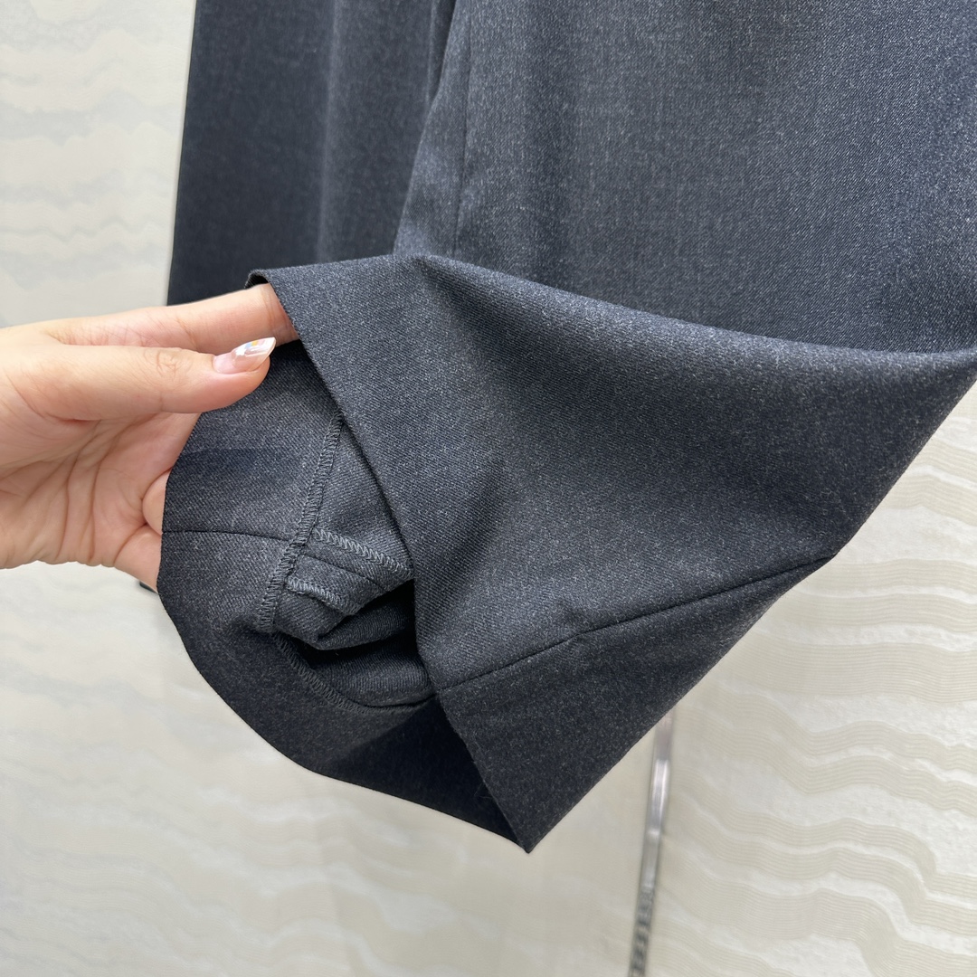 独家首发，原单品质❤️Row风长期主义！高智感穿搭 精纺羊毛直筒裤！抽绳松紧腰设计演绎慵懒随性的高级单品