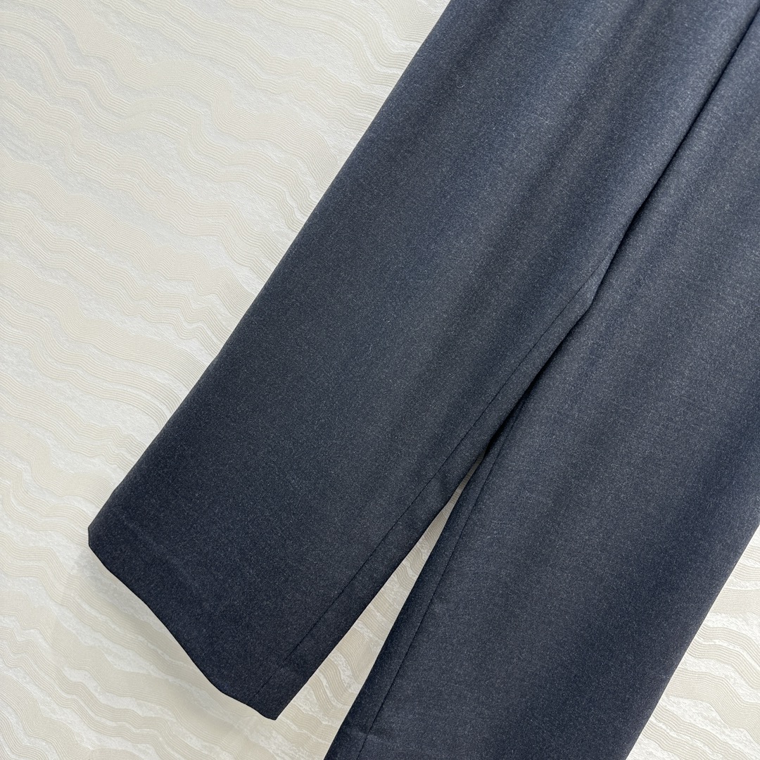 独家首发，原单品质❤️Row风长期主义！高智感穿搭 精纺羊毛直筒裤！抽绳松紧腰设计演绎慵懒随性的高级单品