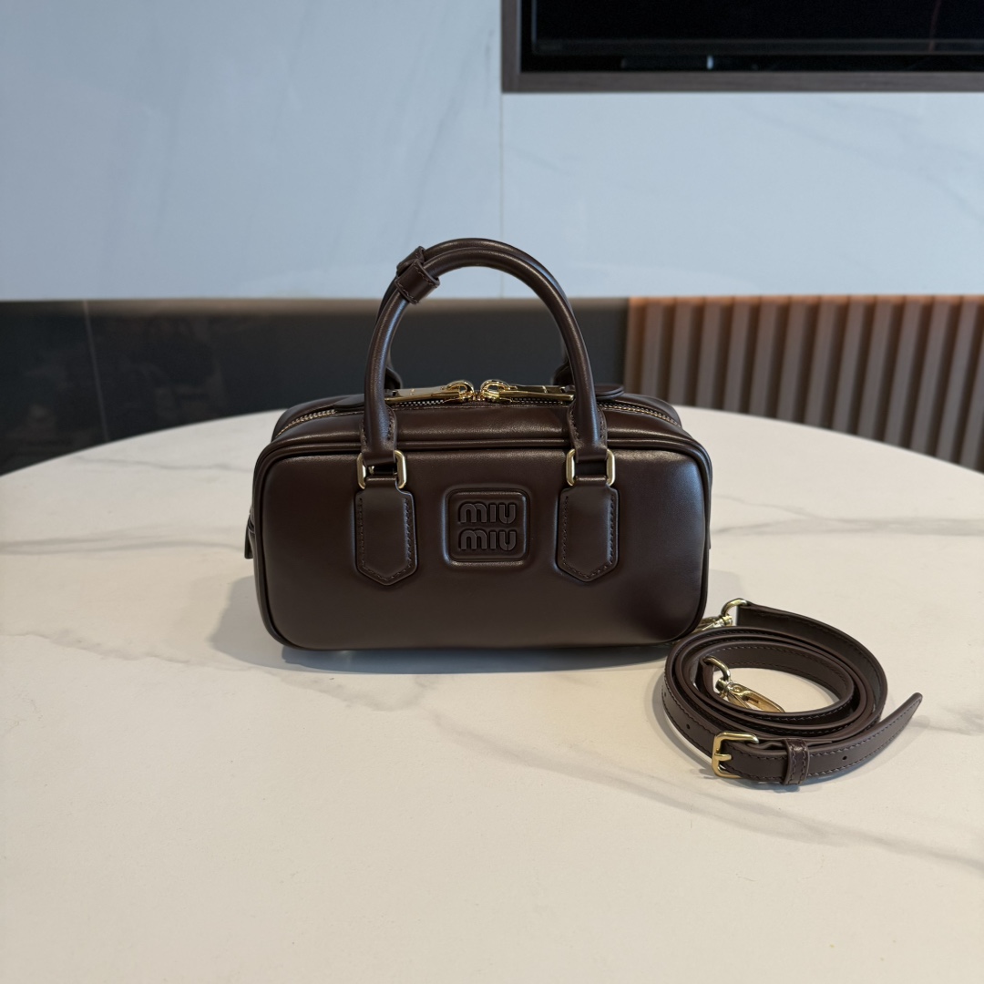 P630 miumi* nuevo bolso cuadrado retro, diseño limpio y ordenado que resalta la funcionalidad, tacto de piel de vaca su…