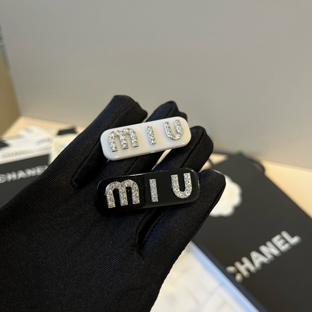 🆕（单个）

miumiu缪缪新款发夹