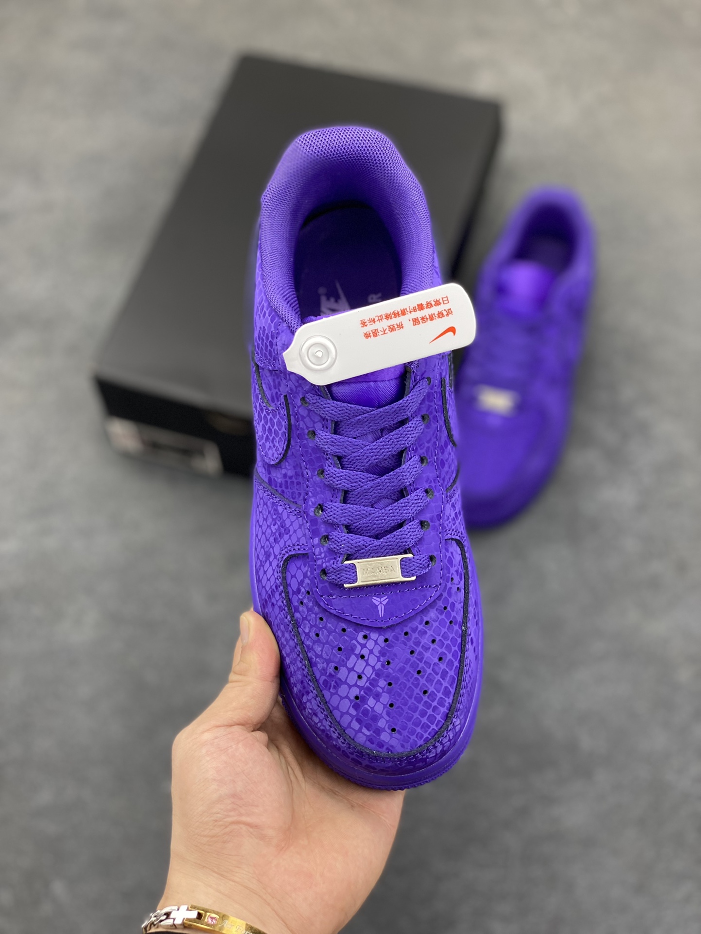 图片[2]-Nike Air Force 1 Low 空军一号低帮百搭休闲运动板鞋。柔软、弹性十足的缓震性能和出色的中底设计，横跨复古与现代的外型结合，造就出风靡全球三十多年的Force 1，直到今天还深受青睐。 货号：IB0018-500 尺码：36 36.5 37.5 38 38.5 39 40 40.5 41 42 42.5 43 44 44.5 45-选品中心