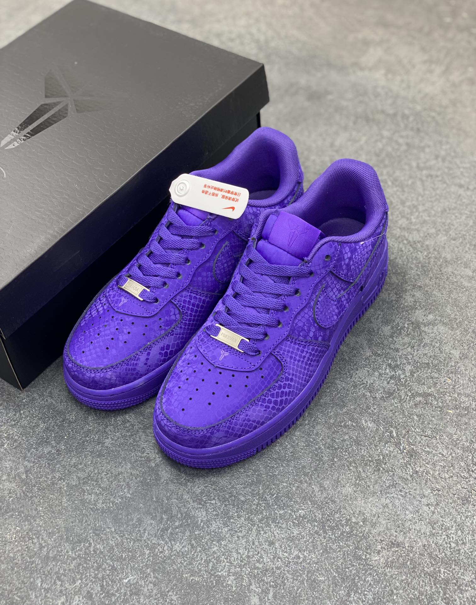 图片[8]-Nike Air Force 1 Low 空军一号低帮百搭休闲运动板鞋。柔软、弹性十足的缓震性能和出色的中底设计，横跨复古与现代的外型结合，造就出风靡全球三十多年的Force 1，直到今天还深受青睐。 货号：IB0018-500 尺码：36 36.5 37.5 38 38.5 39 40 40.5 41 42 42.5 43 44 44.5 45-选品中心