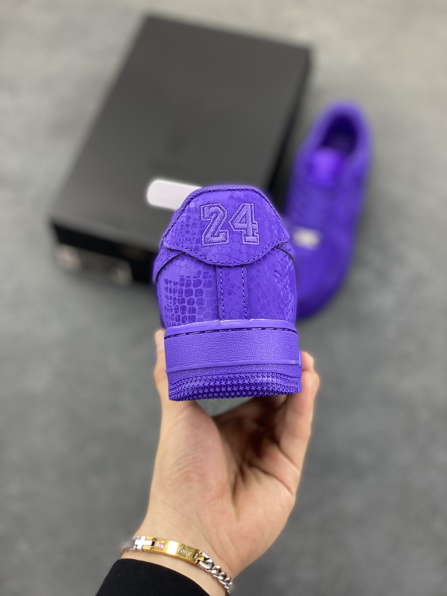 图片[4]-Nike Air Force 1 Low 空军一号低帮百搭休闲运动板鞋。柔软、弹性十足的缓震性能和出色的中底设计，横跨复古与现代的外型结合，造就出风靡全球三十多年的Force 1，直到今天还深受青睐。 货号：IB0018-500 尺码：36 36.5 37.5 38 38.5 39 40 40.5 41 42 42.5 43 44 44.5 45-选品中心