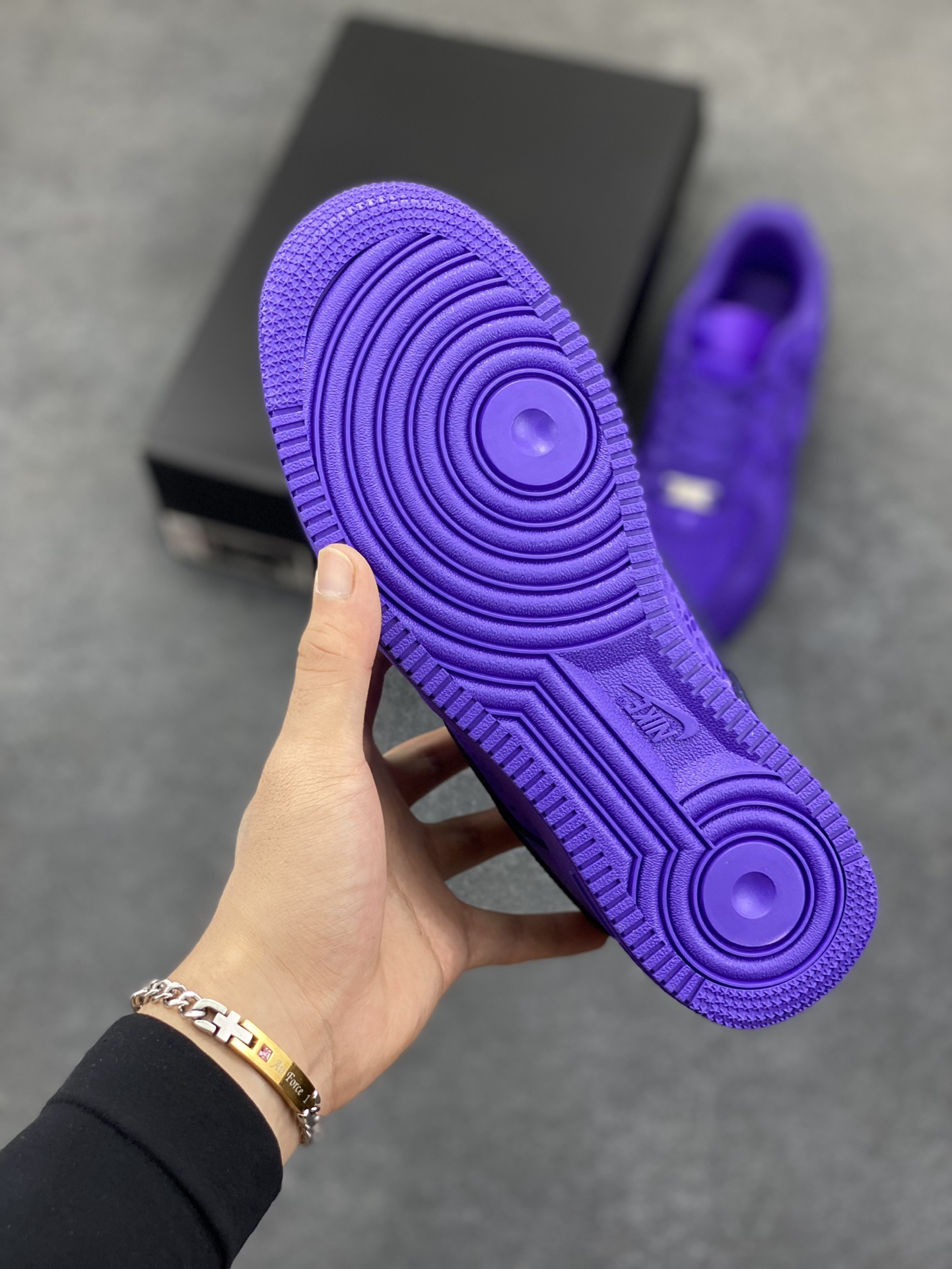 图片[5]-Nike Air Force 1 Low 空军一号低帮百搭休闲运动板鞋。柔软、弹性十足的缓震性能和出色的中底设计，横跨复古与现代的外型结合，造就出风靡全球三十多年的Force 1，直到今天还深受青睐。 货号：IB0018-500 尺码：36 36.5 37.5 38 38.5 39 40 40.5 41 42 42.5 43 44 44.5 45-选品中心