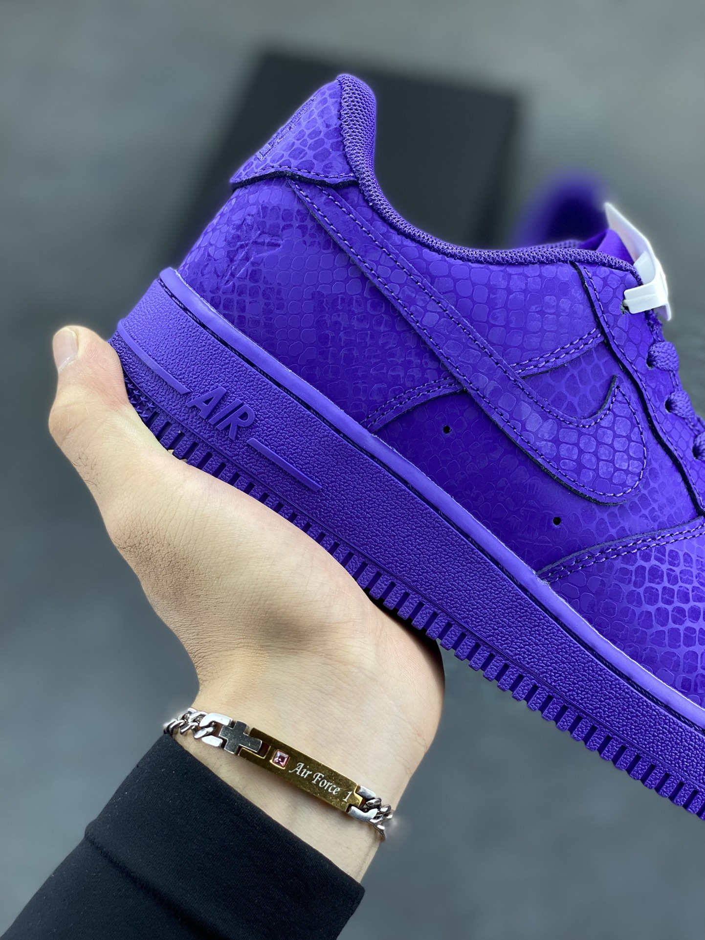 图片[6]-Nike Air Force 1 Low 空军一号低帮百搭休闲运动板鞋。柔软、弹性十足的缓震性能和出色的中底设计，横跨复古与现代的外型结合，造就出风靡全球三十多年的Force 1，直到今天还深受青睐。 货号：IB0018-500 尺码：36 36.5 37.5 38 38.5 39 40 40.5 41 42 42.5 43 44 44.5 45-选品中心