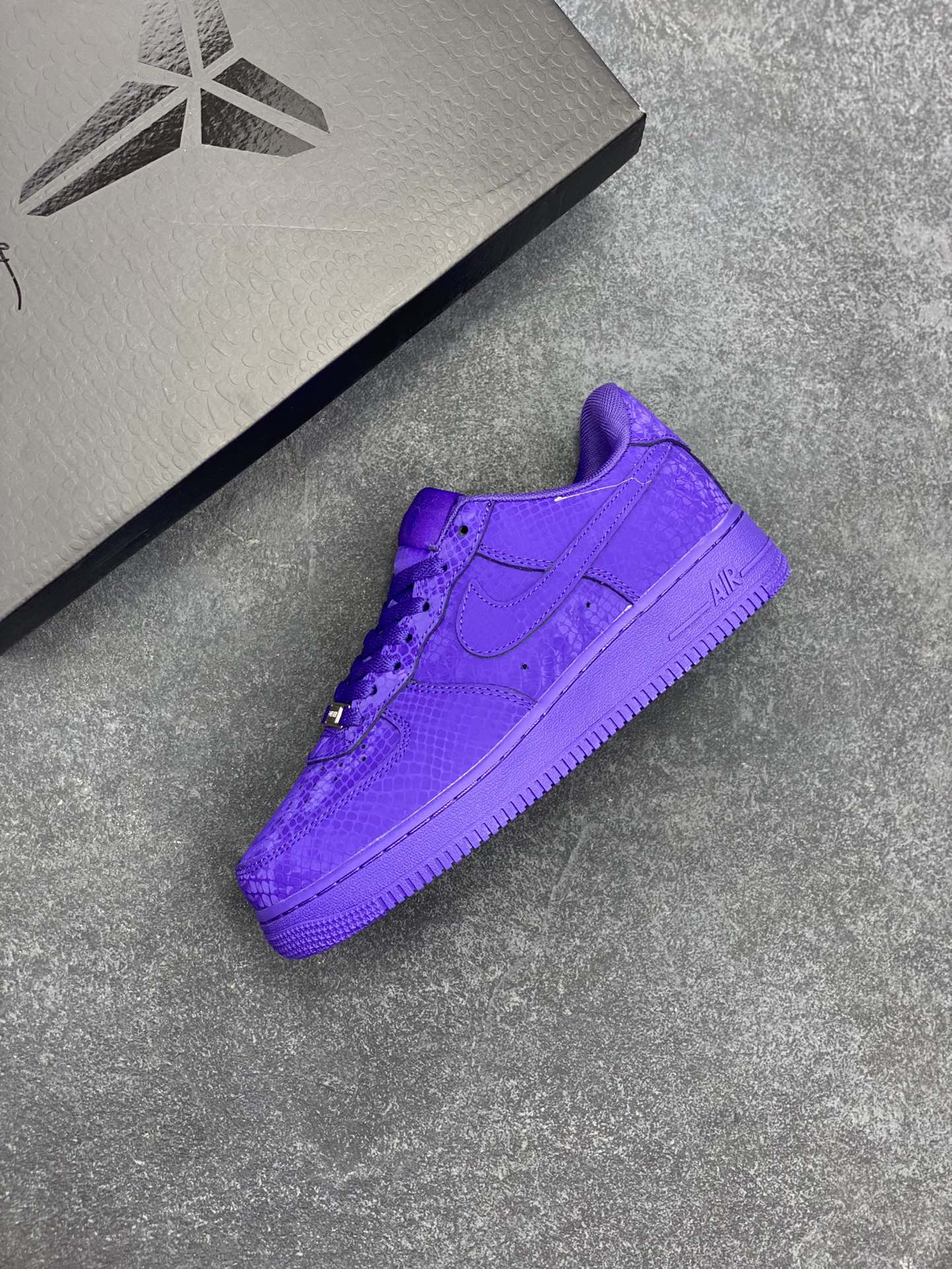 图片[7]-Nike Air Force 1 Low 空军一号低帮百搭休闲运动板鞋。柔软、弹性十足的缓震性能和出色的中底设计，横跨复古与现代的外型结合，造就出风靡全球三十多年的Force 1，直到今天还深受青睐。 货号：IB0018-500 尺码：36 36.5 37.5 38 38.5 39 40 40.5 41 42 42.5 43 44 44.5 45-选品中心