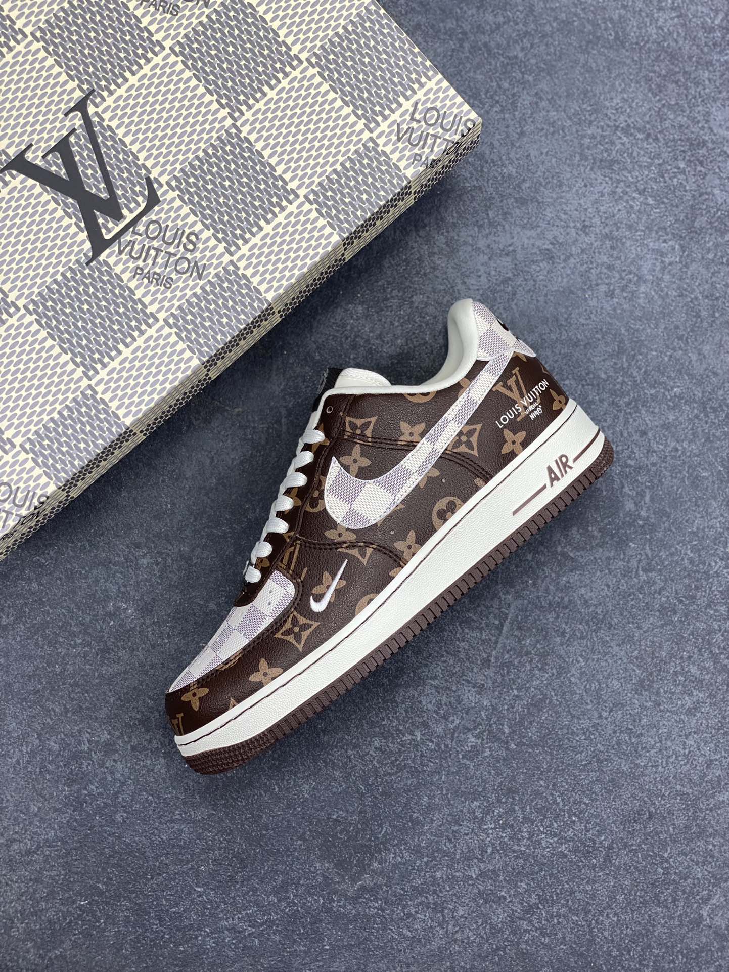 图片[7]-NIke Air Force 1 \’07 Low LV联名–经典咖啡棕 空军一号低帮 运动鞋 休闲鞋 折边针车 工艺难度大 原楦头原纸板 原装鞋盒 原厂鞋底 超高清洁度 细节完美 货号：SC0601-558 尺码：36 36.5 37.5 38 38.5 39 40 40.5 41 42 42.5 43 44 44.5 45-选品中心