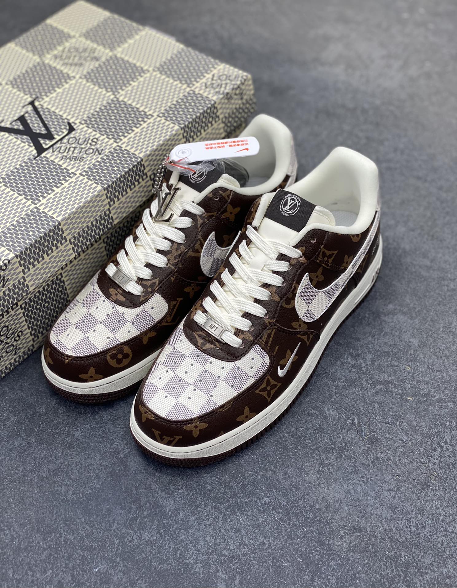 图片[8]-NIke Air Force 1 \’07 Low LV联名–经典咖啡棕 空军一号低帮 运动鞋 休闲鞋 折边针车 工艺难度大 原楦头原纸板 原装鞋盒 原厂鞋底 超高清洁度 细节完美 货号：SC0601-558 尺码：36 36.5 37.5 38 38.5 39 40 40.5 41 42 42.5 43 44 44.5 45-选品中心