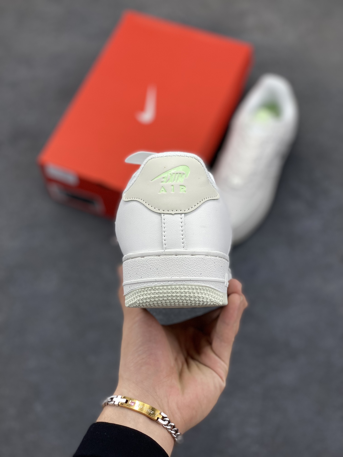 图片[4]-福利特价 Nk Air Force 1\’07 Low 米白银小勾 空军一号低帮休闲板鞋 原楦头原纸板 纯正空军版型 内置全掌气垫 原厂中底钢印 拉帮完美 货号：FN8540-100 尺码：36 36.5 37.5 38 38.5 39 40 40.5 41 42 42.5 43 44 44.5 45-选品中心