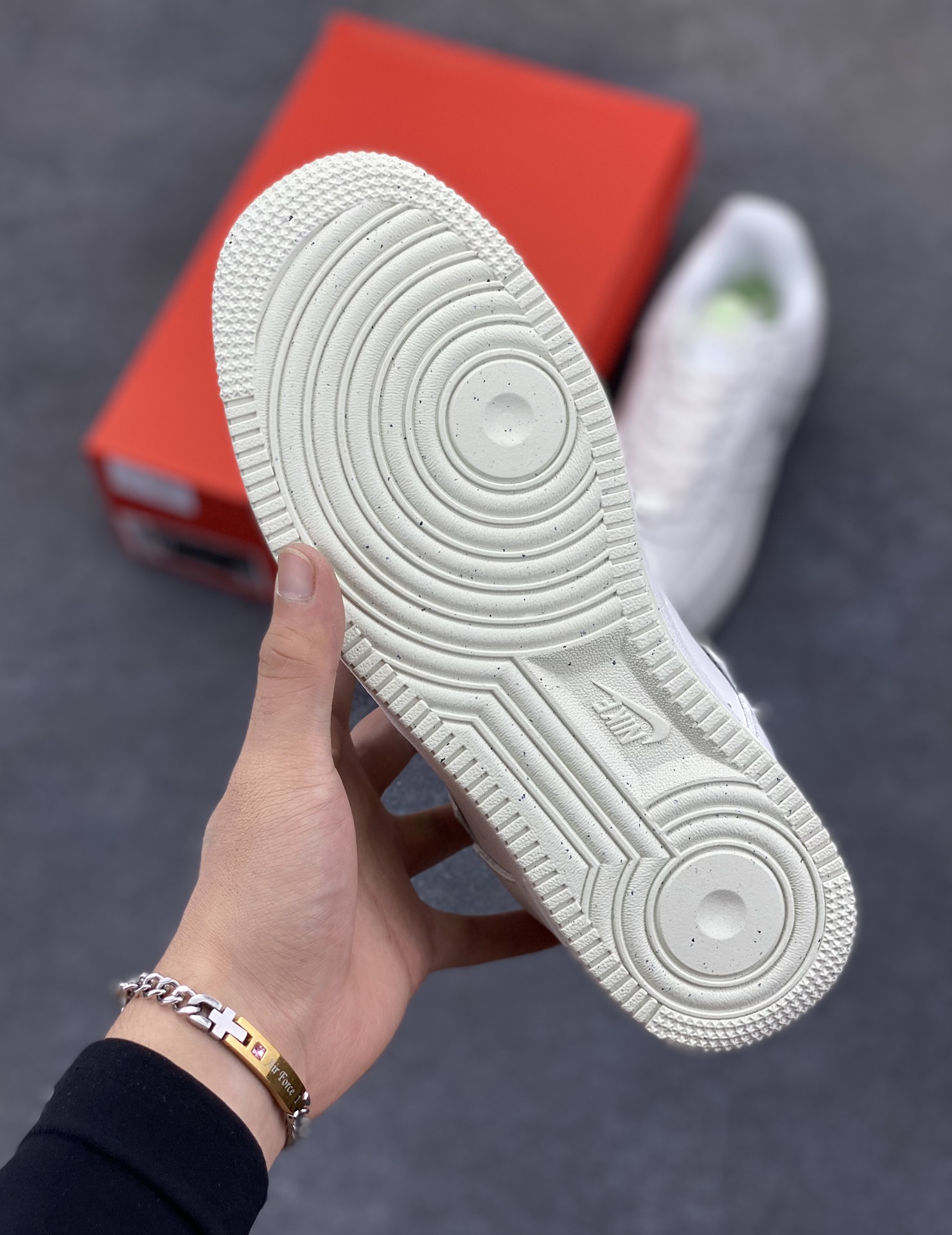 图片[5]-福利特价 Nk Air Force 1\’07 Low 米白银小勾 空军一号低帮休闲板鞋 原楦头原纸板 纯正空军版型 内置全掌气垫 原厂中底钢印 拉帮完美 货号：FN8540-100 尺码：36 36.5 37.5 38 38.5 39 40 40.5 41 42 42.5 43 44 44.5 45-选品中心