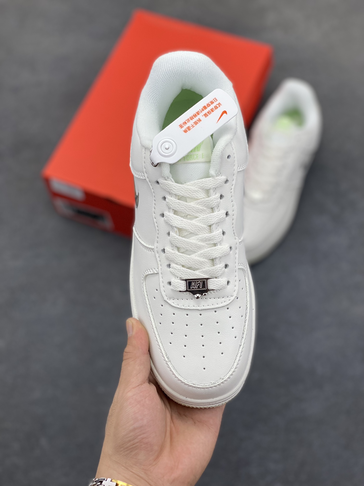 图片[2]-福利特价 Nk Air Force 1\’07 Low 米白银小勾 空军一号低帮休闲板鞋 原楦头原纸板 纯正空军版型 内置全掌气垫 原厂中底钢印 拉帮完美 货号：FN8540-100 尺码：36 36.5 37.5 38 38.5 39 40 40.5 41 42 42.5 43 44 44.5 45-选品中心