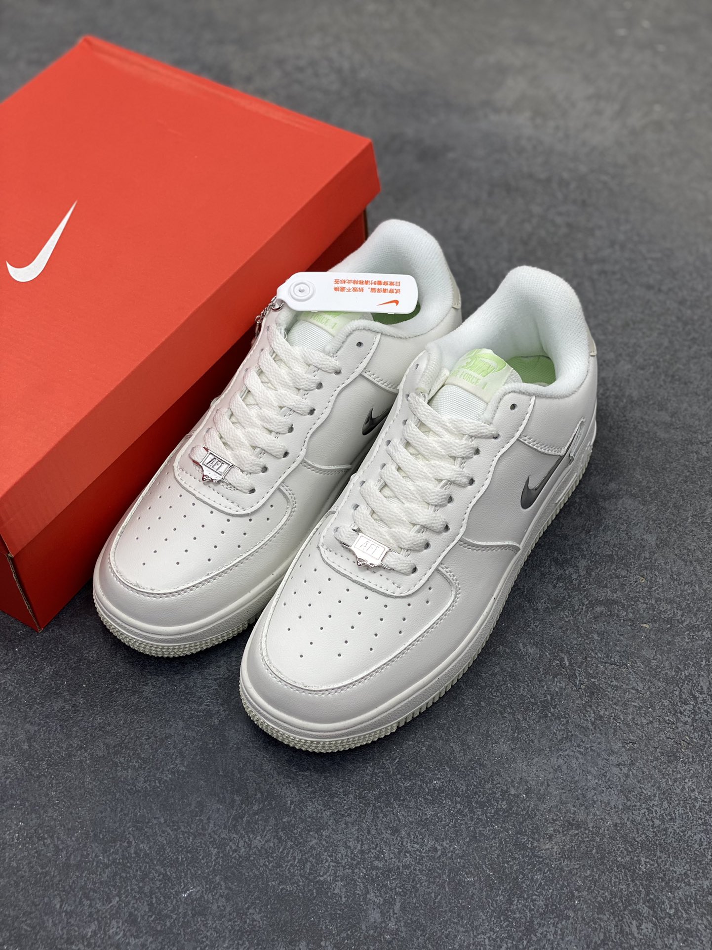 图片[8]-福利特价 Nk Air Force 1\’07 Low 米白银小勾 空军一号低帮休闲板鞋 原楦头原纸板 纯正空军版型 内置全掌气垫 原厂中底钢印 拉帮完美 货号：FN8540-100 尺码：36 36.5 37.5 38 38.5 39 40 40.5 41 42 42.5 43 44 44.5 45-选品中心