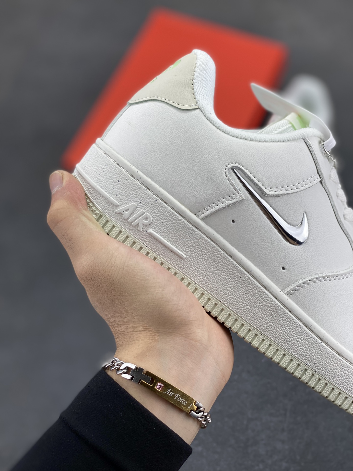 图片[6]-福利特价 Nk Air Force 1\’07 Low 米白银小勾 空军一号低帮休闲板鞋 原楦头原纸板 纯正空军版型 内置全掌气垫 原厂中底钢印 拉帮完美 货号：FN8540-100 尺码：36 36.5 37.5 38 38.5 39 40 40.5 41 42 42.5 43 44 44.5 45-选品中心