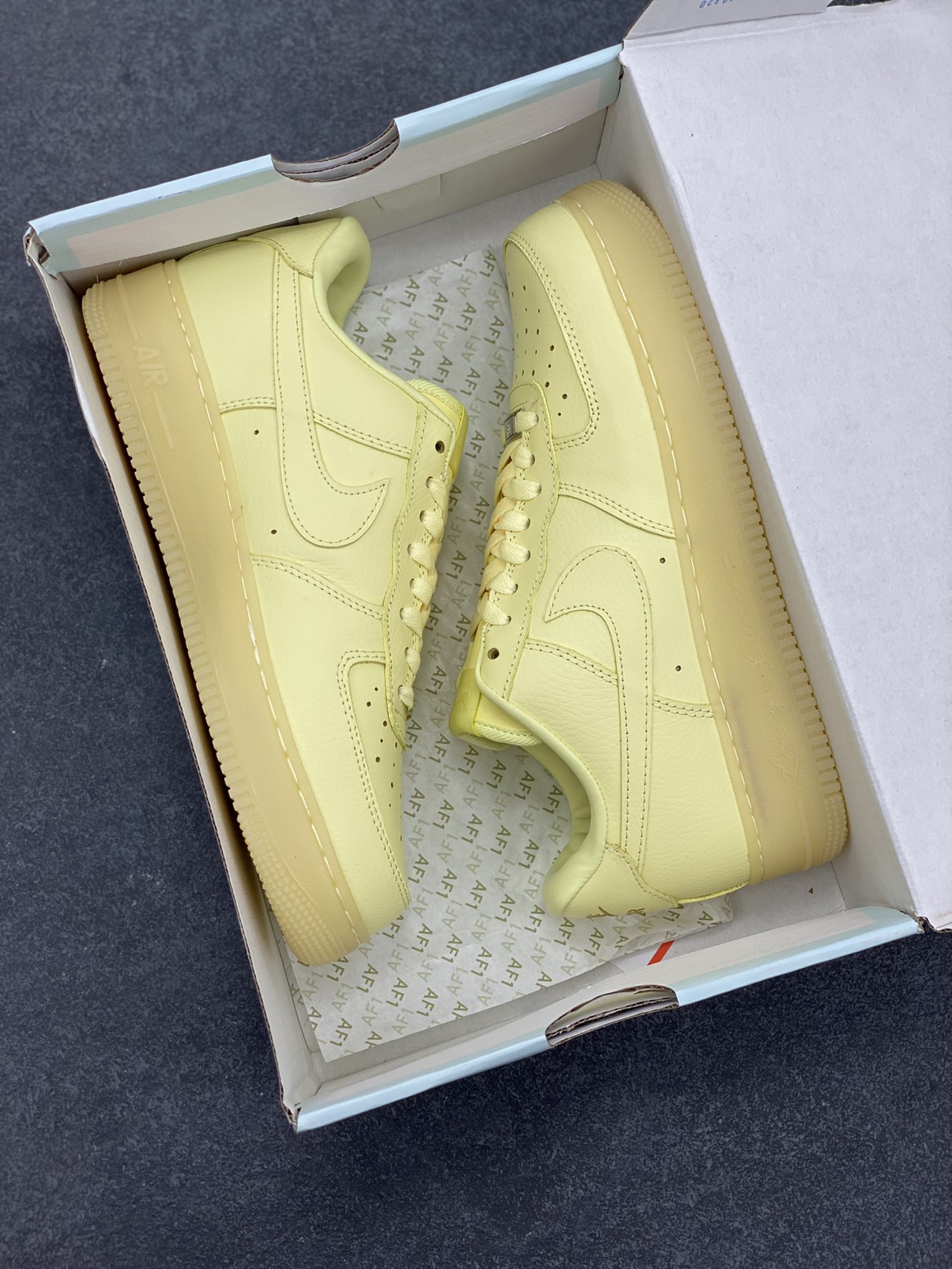 图片[9]-福利特价 Nike Air Force 1 07 low空军一号 荔枝纹水晶 板鞋 原楦头原纸板 打造纯正空军版型#专注外贸渠道 全掌内置蜂窝气垫 #原盒配件 原厂中底钢印、拉帮完美 货号：CZ8065-800 尺码：36 36.5 37.5 38 38.5 39 40 40.5 41 42 42.5 43 44 44.5 45-选品中心