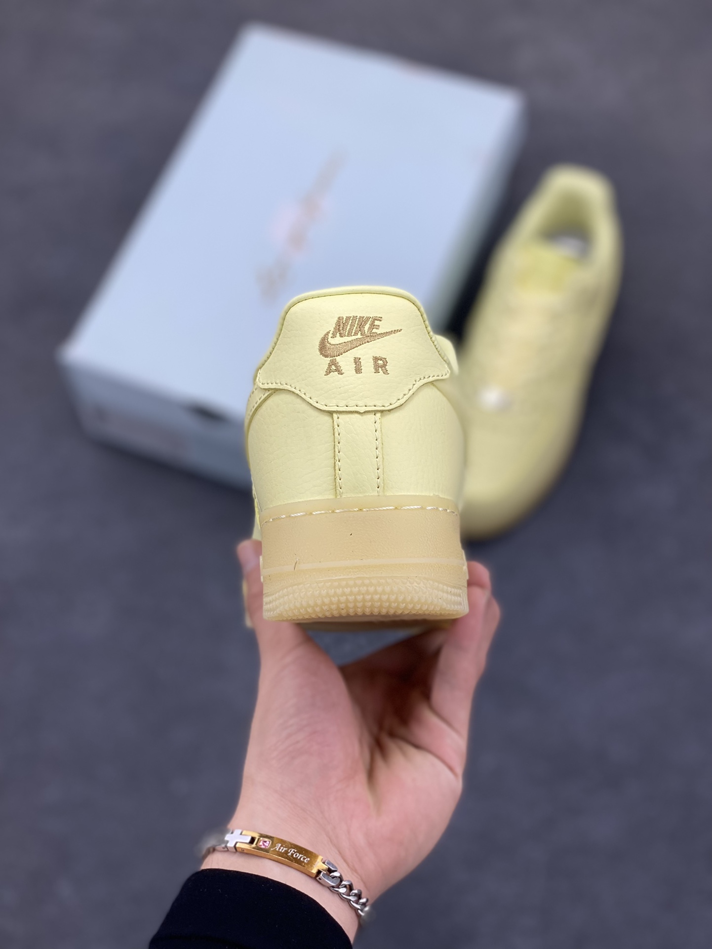 图片[4]-福利特价 Nike Air Force 1 07 low空军一号 荔枝纹水晶 板鞋 原楦头原纸板 打造纯正空军版型#专注外贸渠道 全掌内置蜂窝气垫 #原盒配件 原厂中底钢印、拉帮完美 货号：CZ8065-800 尺码：36 36.5 37.5 38 38.5 39 40 40.5 41 42 42.5 43 44 44.5 45-选品中心