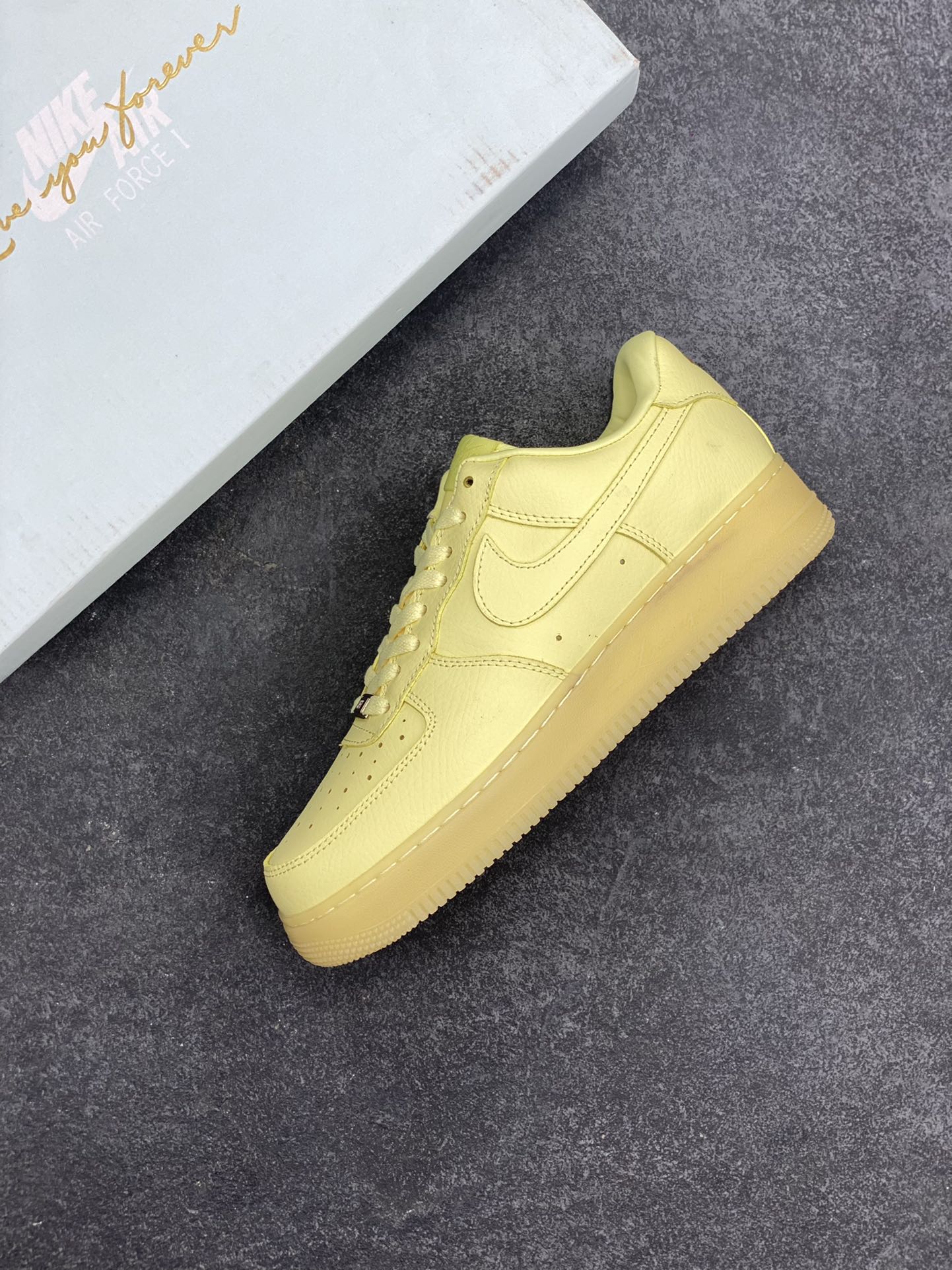 图片[7]-福利特价 Nike Air Force 1 07 low空军一号 荔枝纹水晶 板鞋 原楦头原纸板 打造纯正空军版型#专注外贸渠道 全掌内置蜂窝气垫 #原盒配件 原厂中底钢印、拉帮完美 货号：CZ8065-800 尺码：36 36.5 37.5 38 38.5 39 40 40.5 41 42 42.5 43 44 44.5 45-选品中心