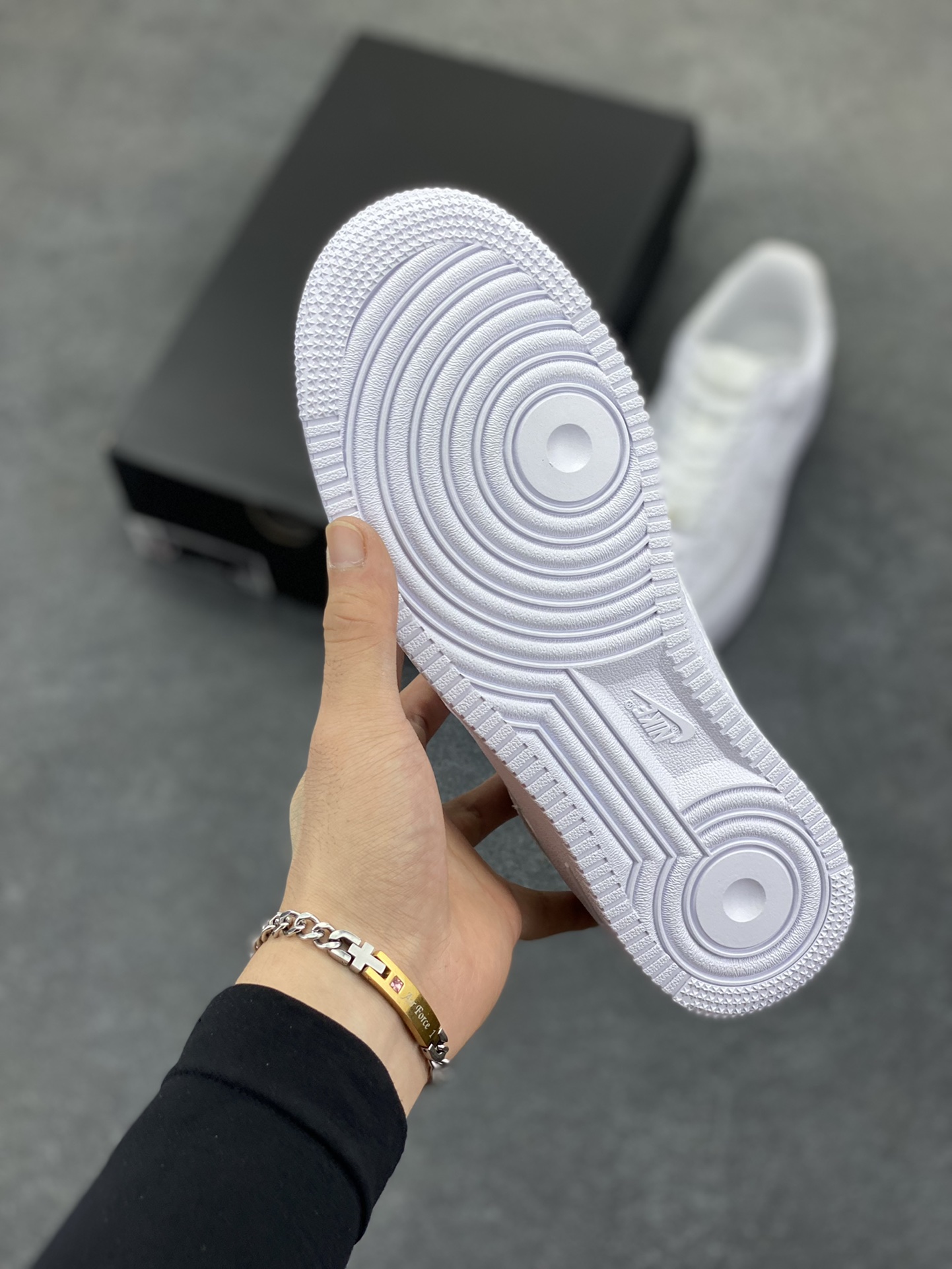 图片[5]-Nike Air Force 1 Low 科比 空军一号低帮运动休闲板鞋 原楦头原纸板 打造纯正空军版型 专注外贸渠道 全掌内置蜂窝气垫 原盒配件 原厂中底钢印、拉帮完美 货号：IB0018-100 尺码：36 36.5 37.5 38 38.5 39 40 40.5 41 42 42.5 43 44 44.5 45-选品中心