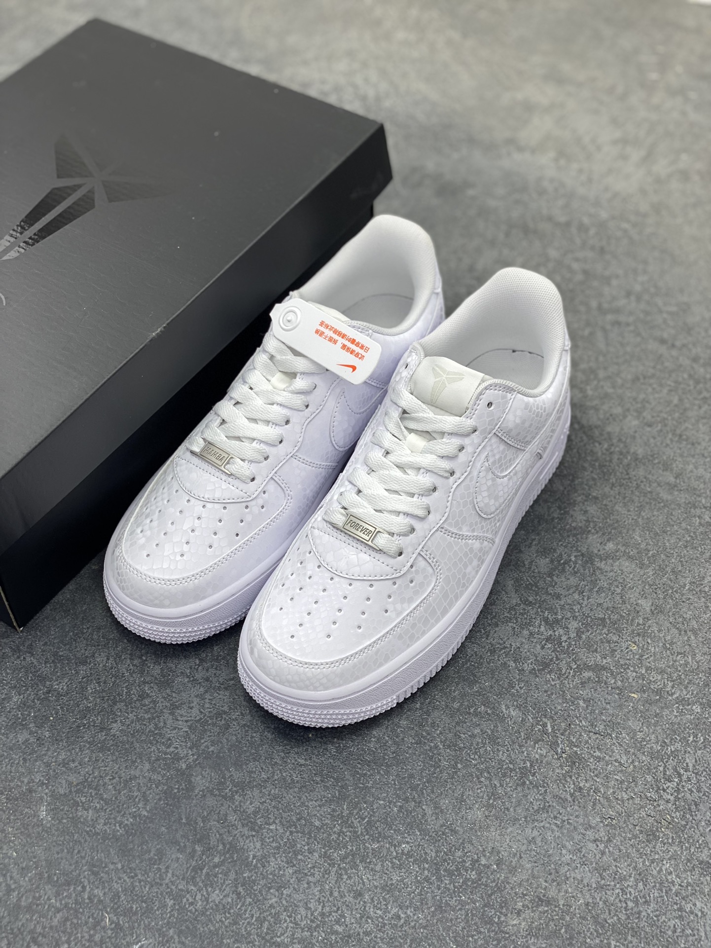 图片[8]-Nike Air Force 1 Low 科比 空军一号低帮运动休闲板鞋 原楦头原纸板 打造纯正空军版型 专注外贸渠道 全掌内置蜂窝气垫 原盒配件 原厂中底钢印、拉帮完美 货号：IB0018-100 尺码：36 36.5 37.5 38 38.5 39 40 40.5 41 42 42.5 43 44 44.5 45-选品中心