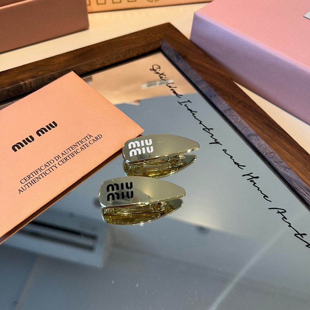 🆕

miumiu缪缪新款发夹