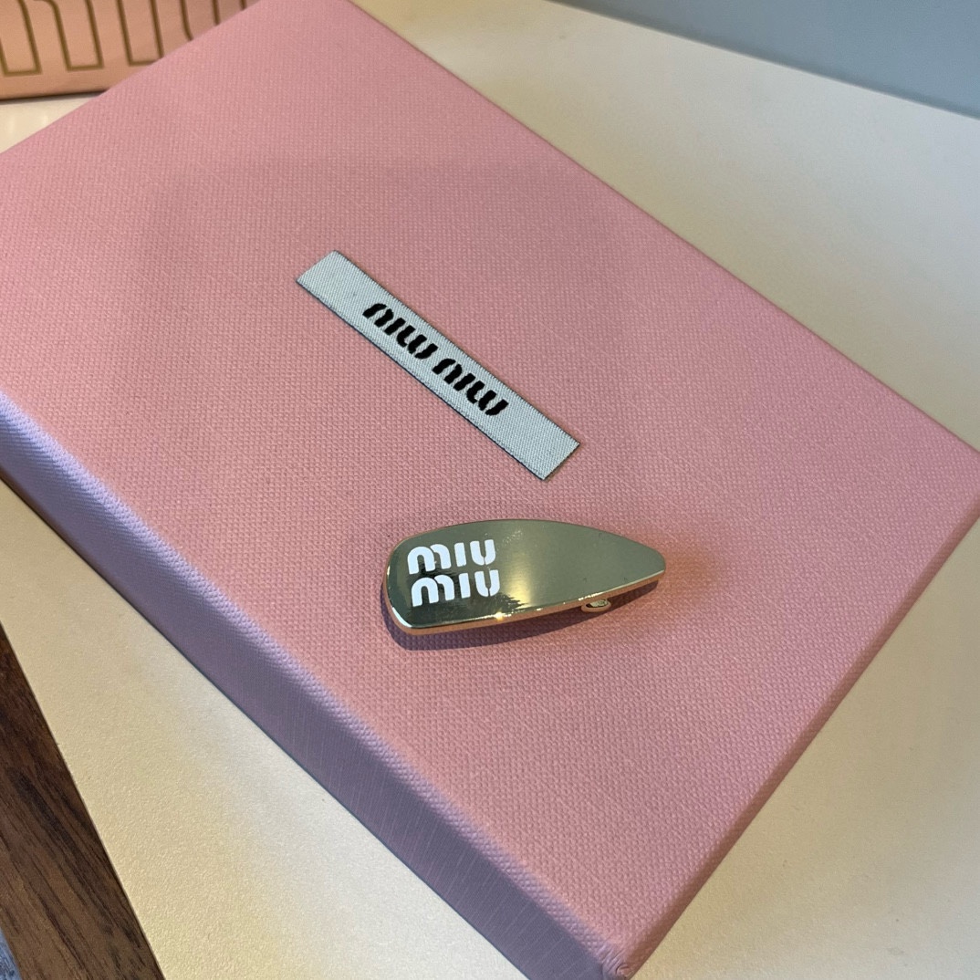 🆕

miumiu缪缪新款发夹
