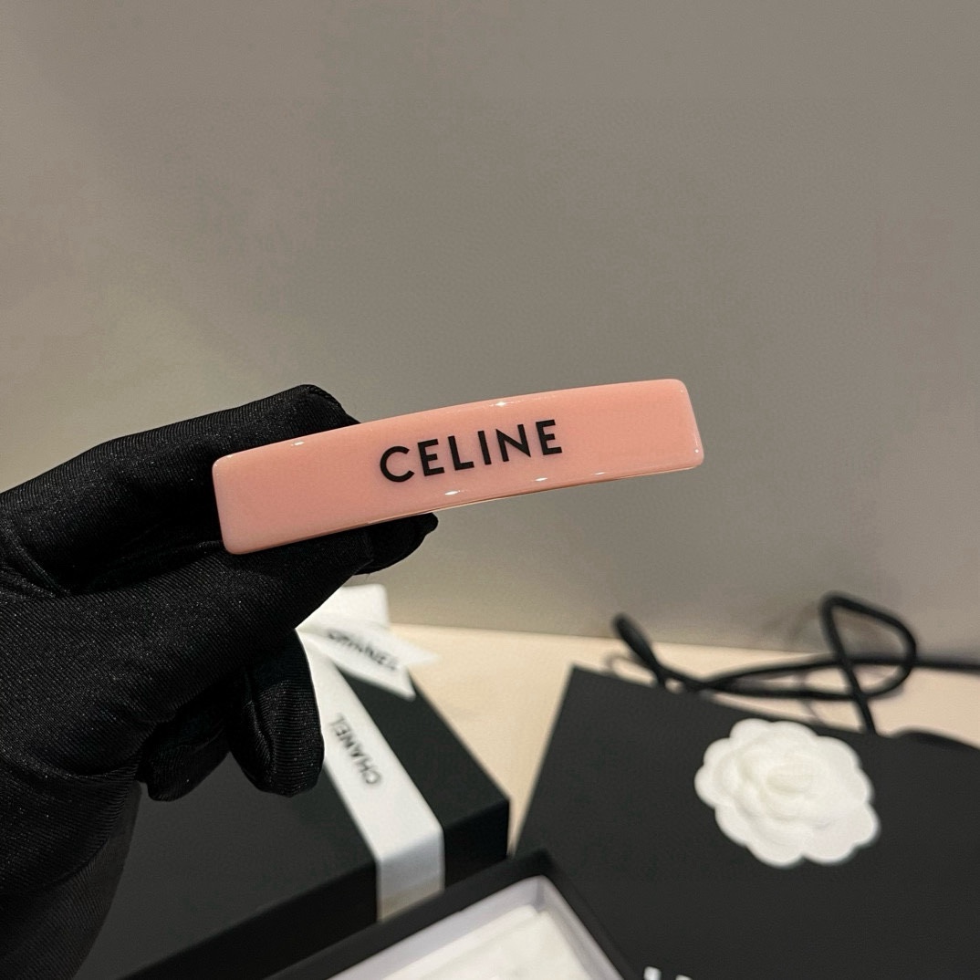 🆕

Celine赛琳新款发夹