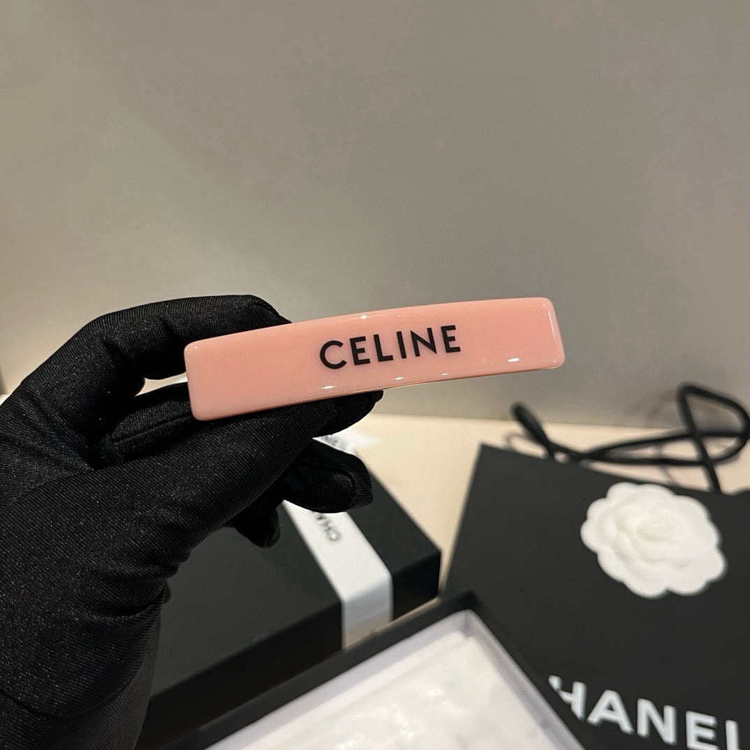 🆕

Celine赛琳新款发夹