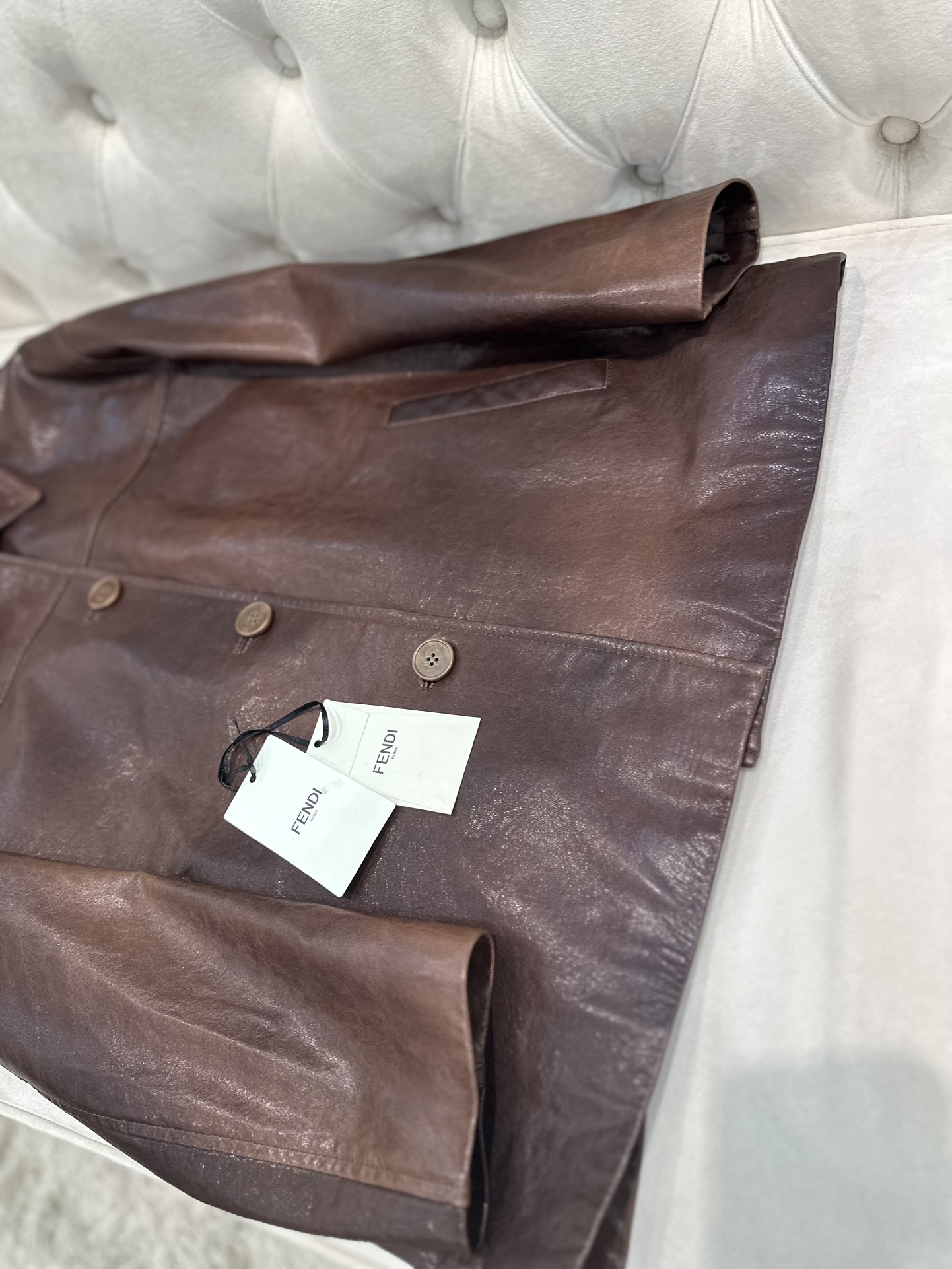 Fendi Sheepskin Coats AW2025 Collection: P3000 T-shirts with Dust Bag, Italy Imports Oil Wax - 图片 4