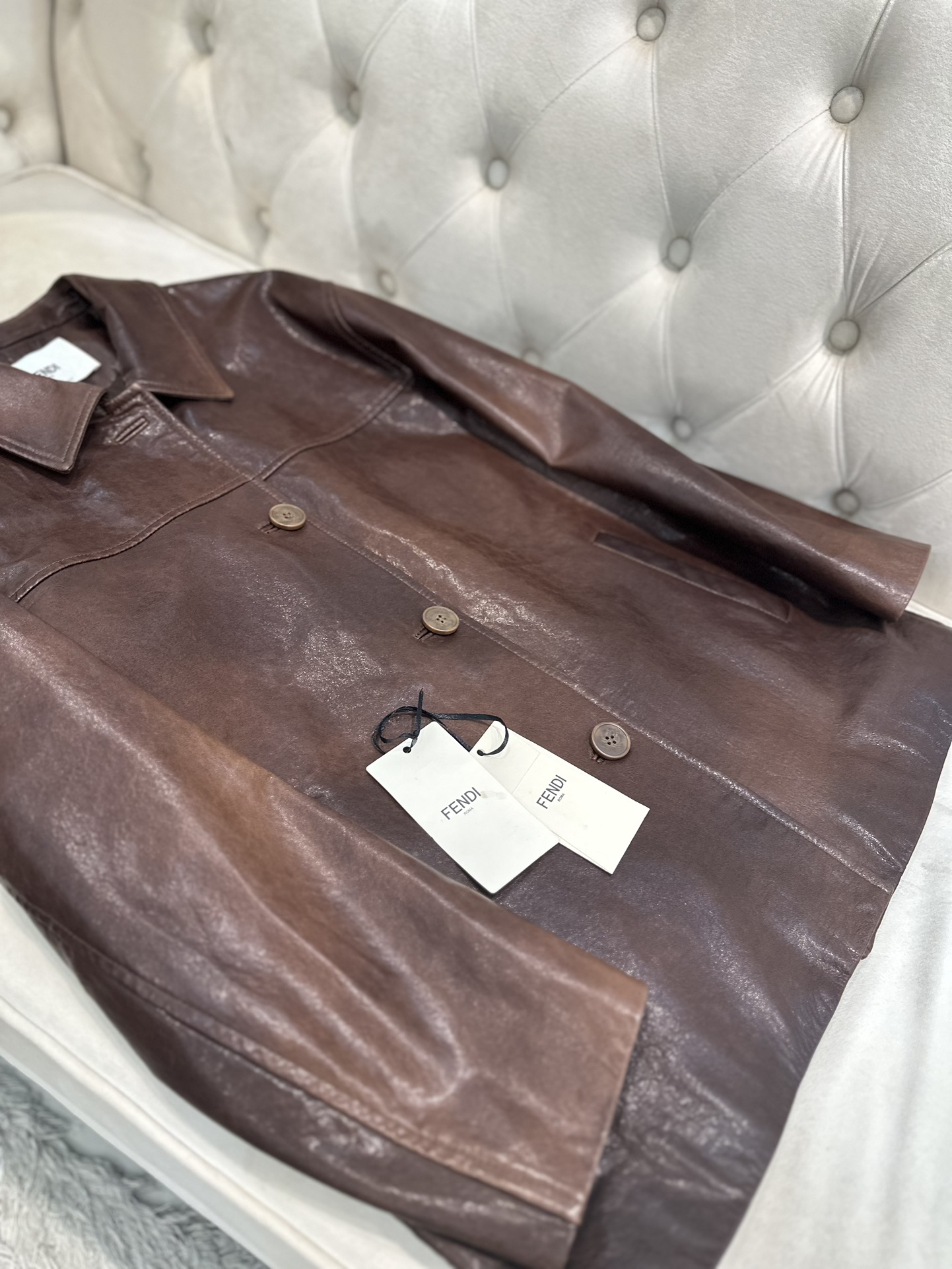 Fendi Sheepskin Coats AW2025 Collection: P3000 T-shirts with Dust Bag, Italy Imports Oil Wax - 图片 3