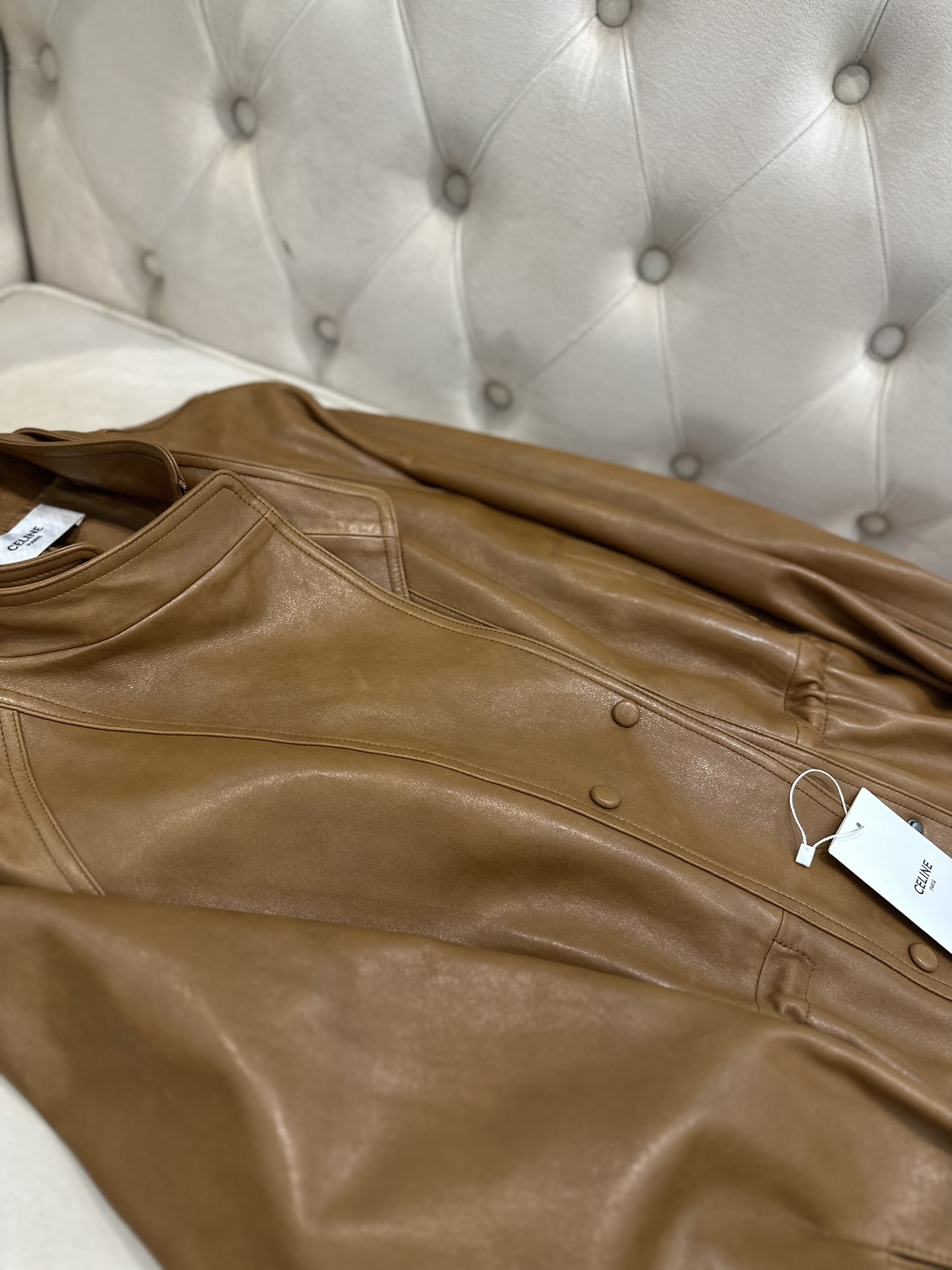 Celine 2025 AWItaly Imported Half-Oil Wax Skin Jacket with Dust Bag – Sheep Skin, Sizes S-L - 图片 4
