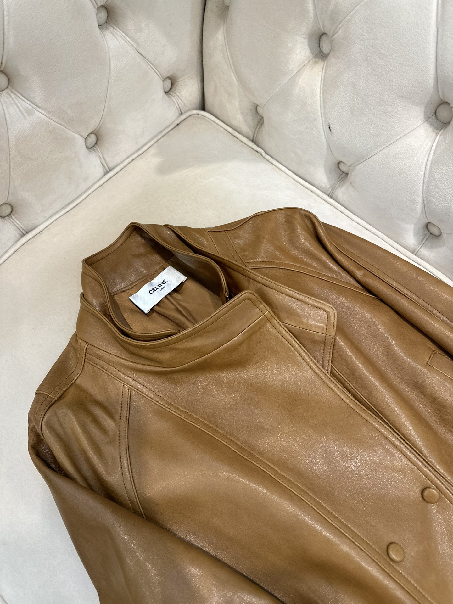 Celine 2025 AWItaly Imported Half-Oil Wax Skin Jacket with Dust Bag – Sheep Skin, Sizes S-L - 图片 3