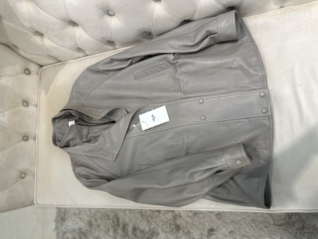 Title: Celine P3120 Hard-Core Female Suit Description Summary: Original Celine suit in gray sheepskin with half-oiled wax process, sizes S-L, imported from Italy. - 图片 1