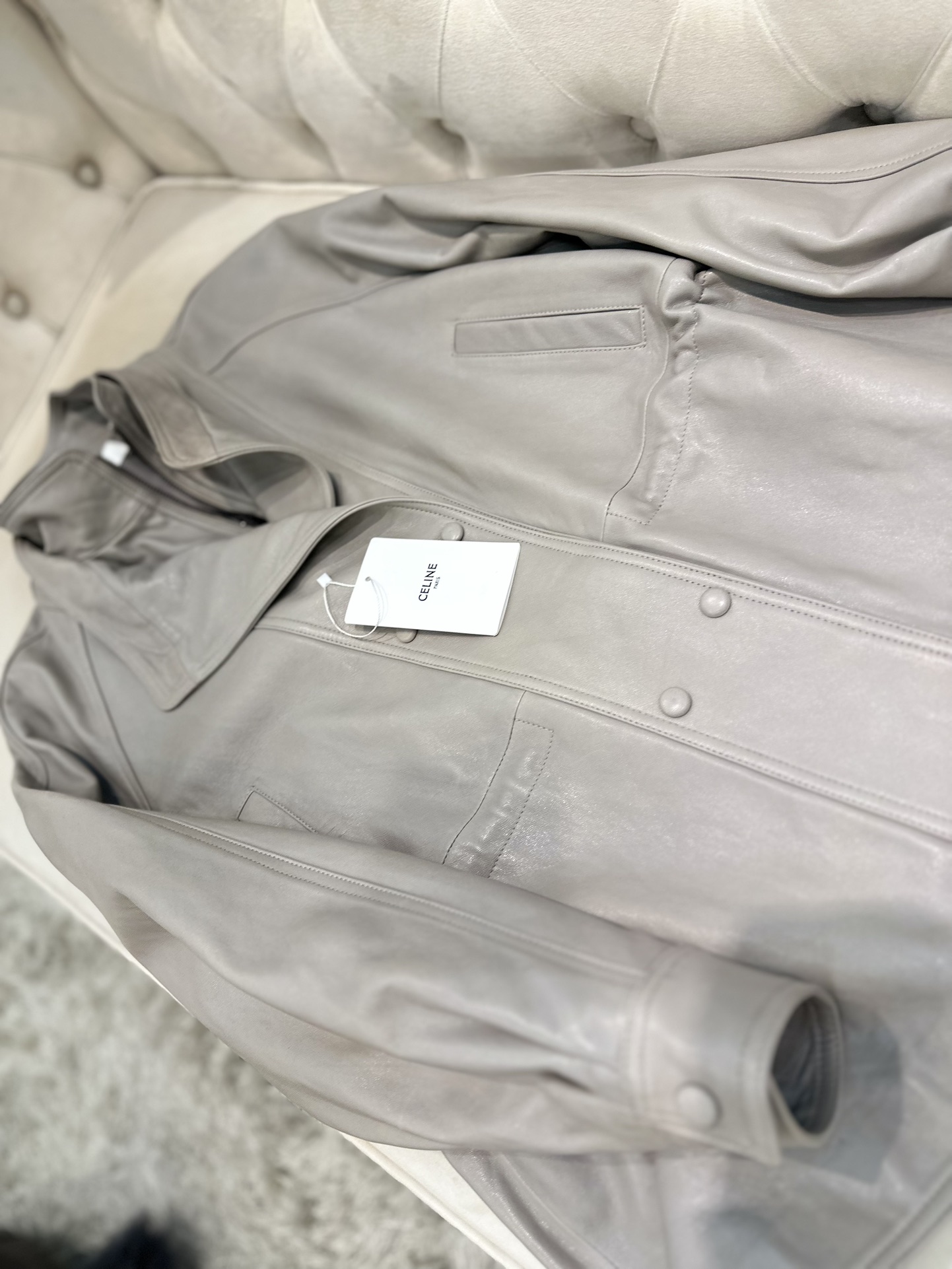 Title: Celine P3120 Hard-Core Female Suit Description Summary: Original Celine suit in gray sheepskin with half-oiled wax process, sizes S-L, imported from Italy. - 图片 6