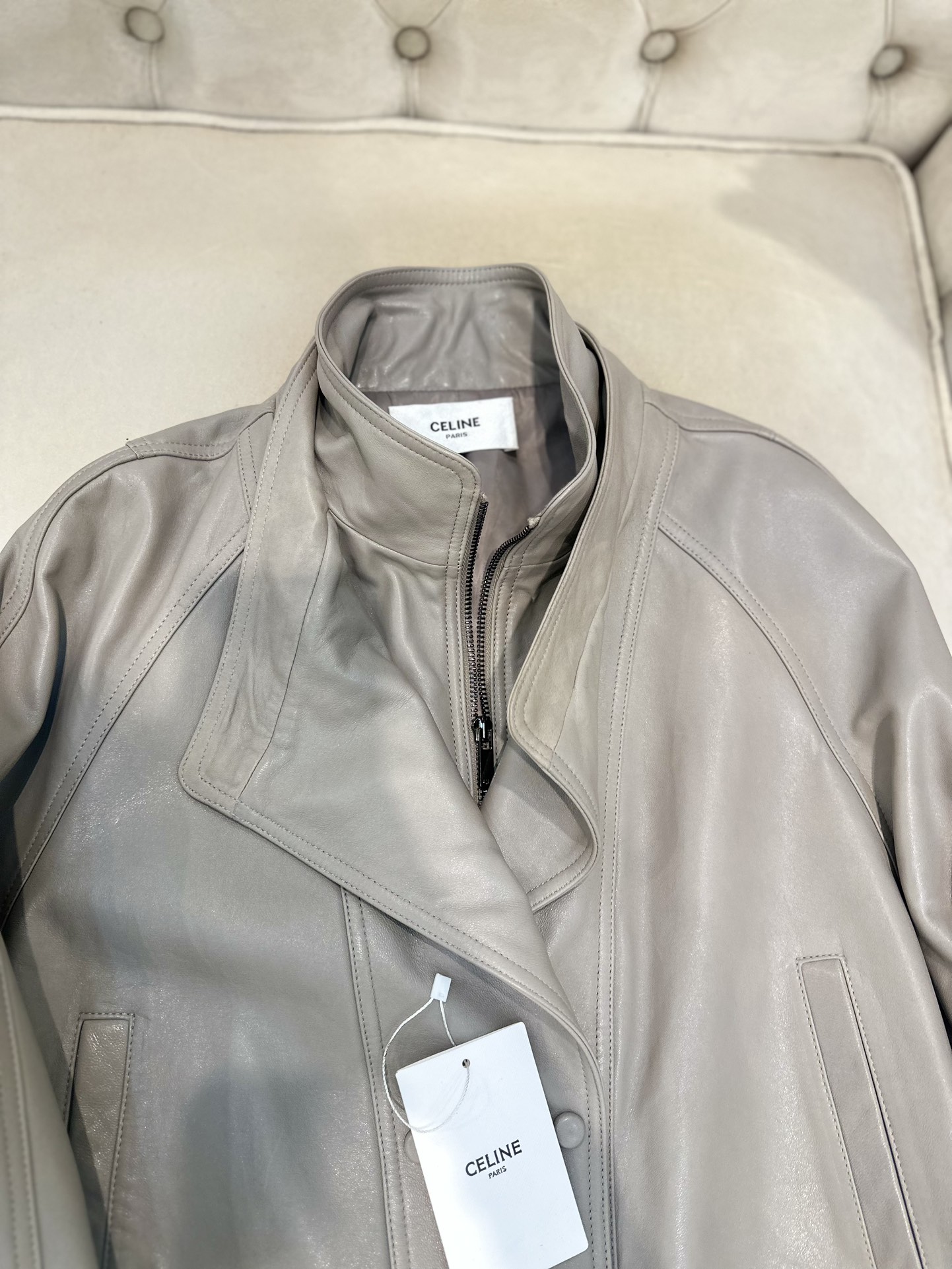 Title: Celine P3120 Hard-Core Female Suit Description Summary: Original Celine suit in gray sheepskin with half-oiled wax process, sizes S-L, imported from Italy. - 图片 4
