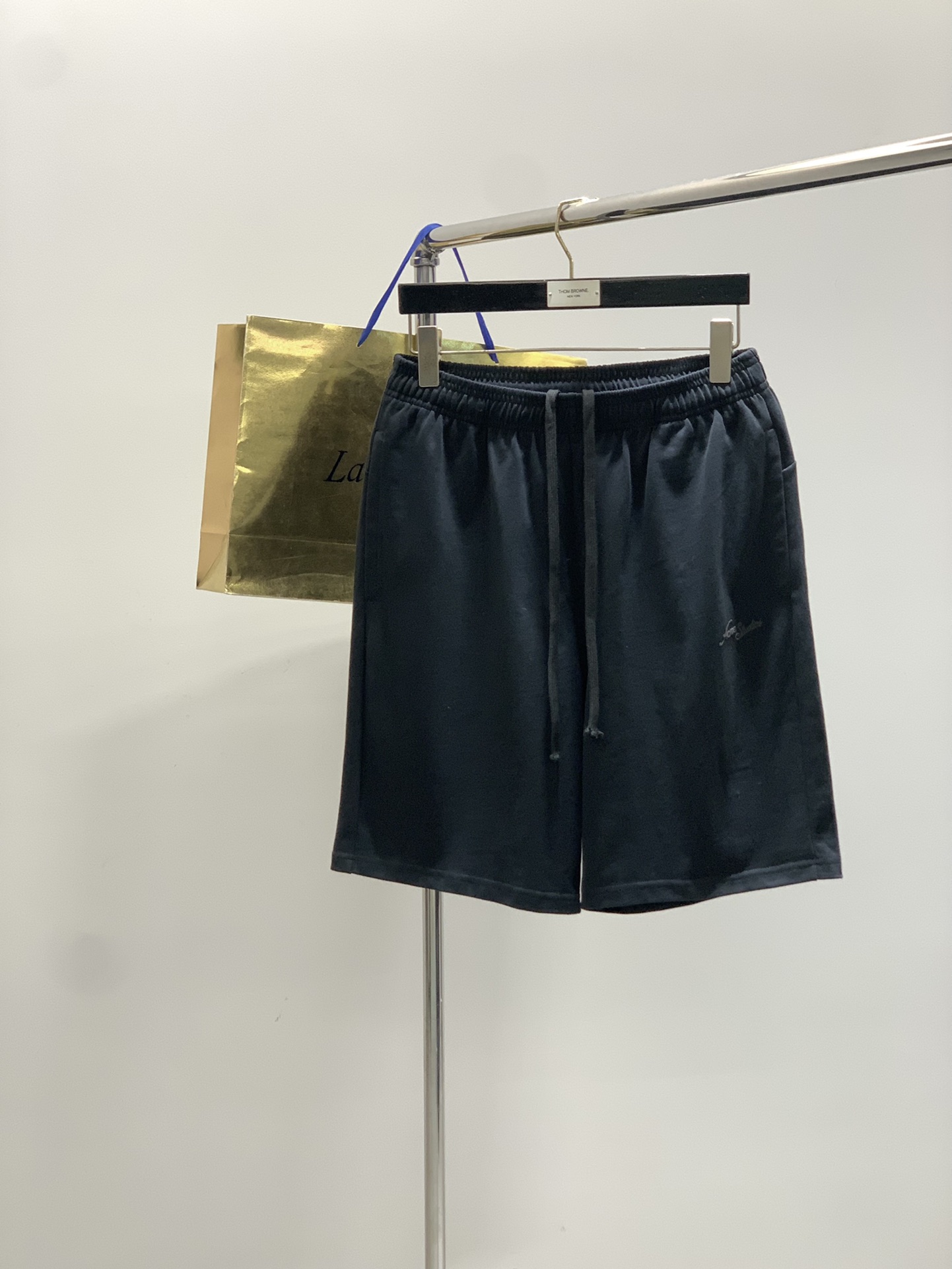 “Acne Studios P816 Summer 2025 Fashion Round-T-Shirt Suit with Top-Printing Alphabets and Original Fabrics” - 图片 1