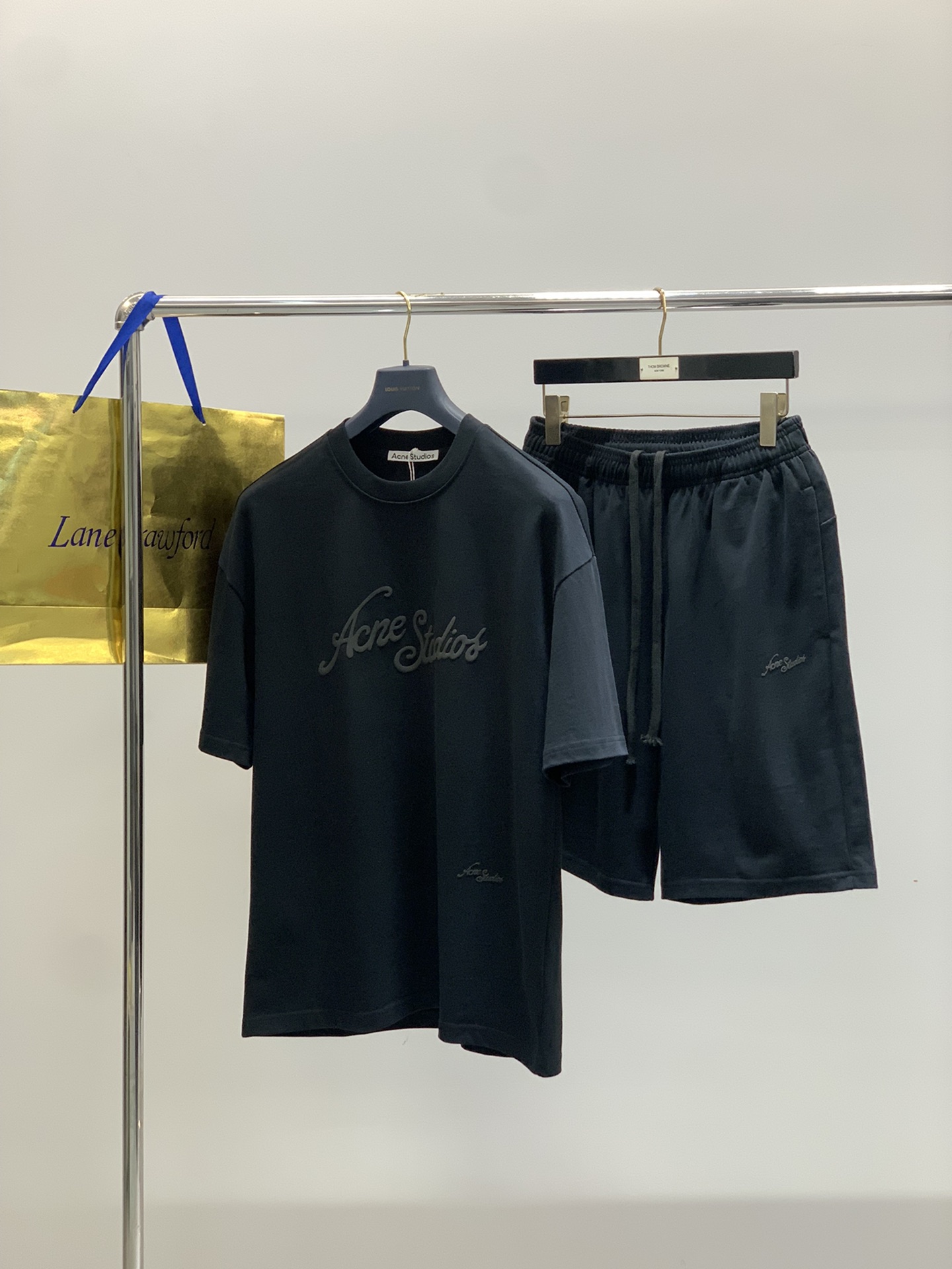 “Acne Studios P816 Summer 2025 Fashion Round-T-Shirt Suit with Top-Printing Alphabets and Original Fabrics” - 图片 9