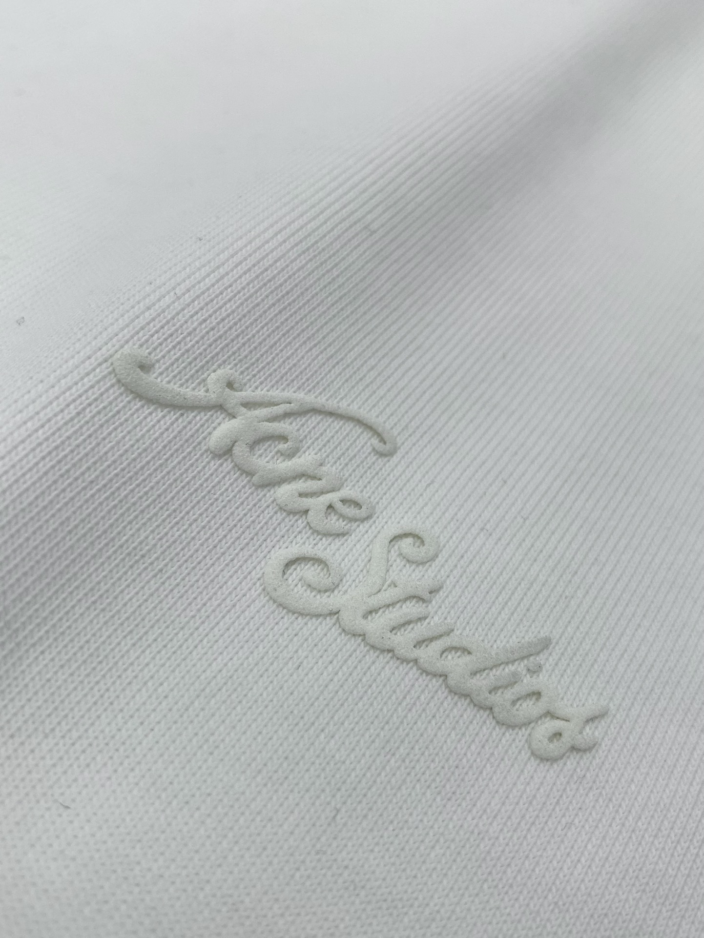 “Acne Studios P816 Summer 2025 Fashion Round T-Shirt Suit with Top-Printing Alphabets and Logo” - 图片 7