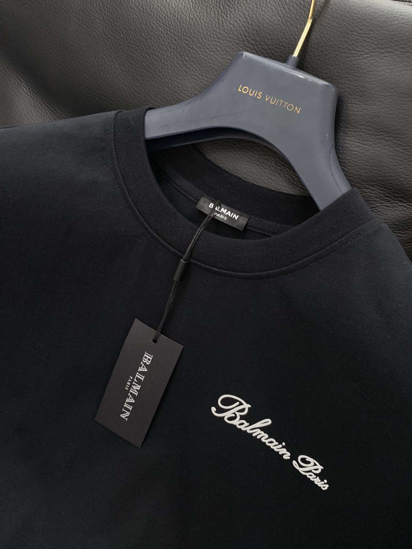 “Balmain Balman 2025AW Fashion Loop-Ride T-shirts: High-Grade, Comfortable, Top Dressing, Imported Fabrics” - 图片 4