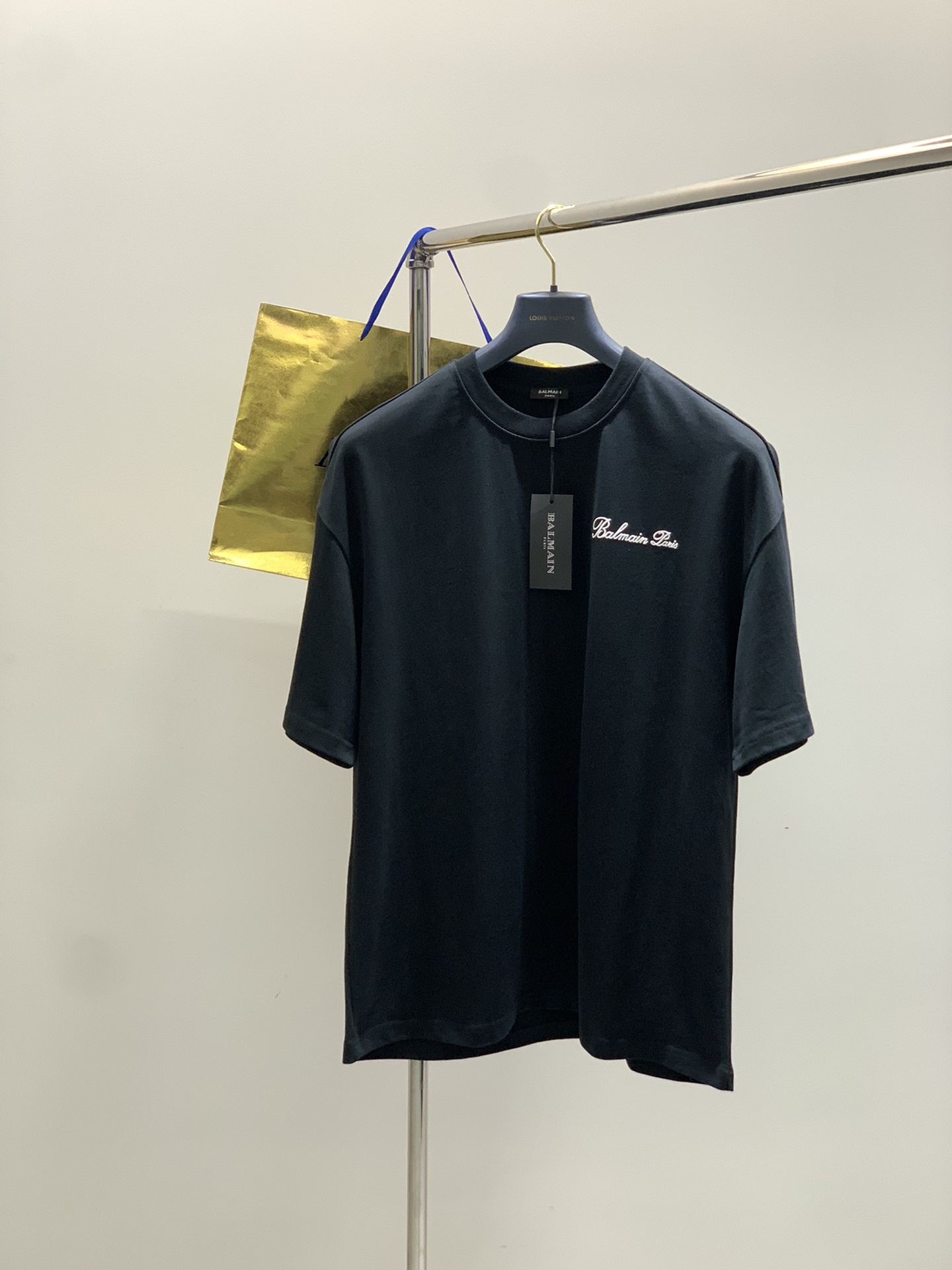 “Balmain Balman 2025AW Fashion Loop-Ride T-shirts: High-Grade, Comfortable, Top Dressing, Imported Fabrics” - 图片 1