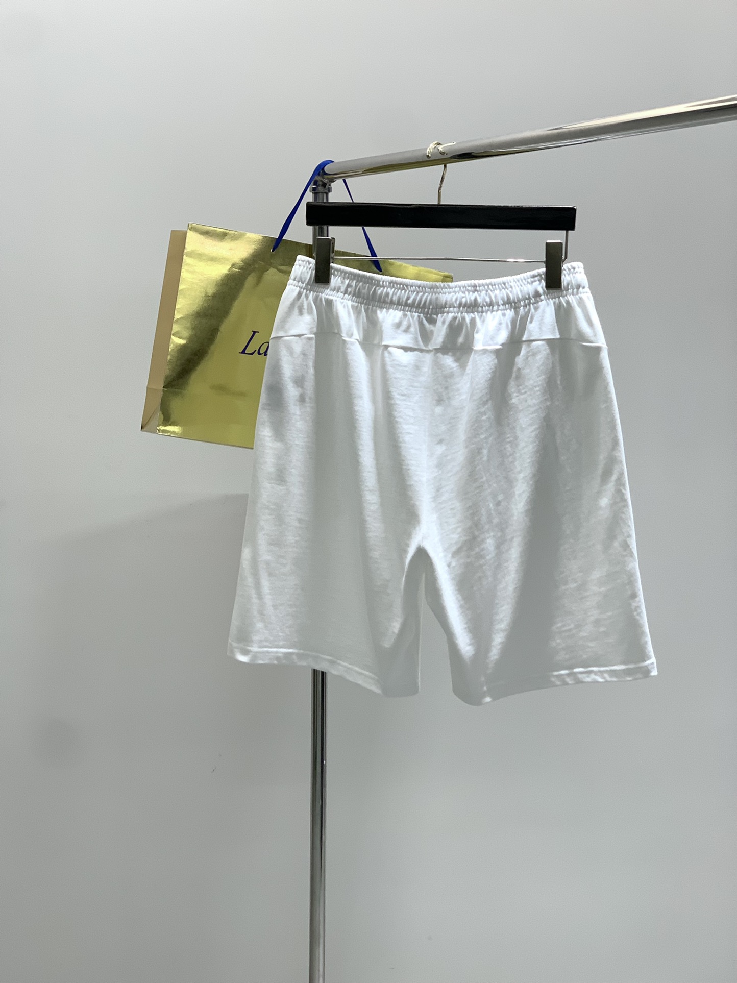 Title: Balmain 2025AW Fashion Loop-Ride T-shirts with High-Grade Features Summary: New summer products with top-grade printing, imported fabrics, comfortable fit, and 2 color - 图片 2