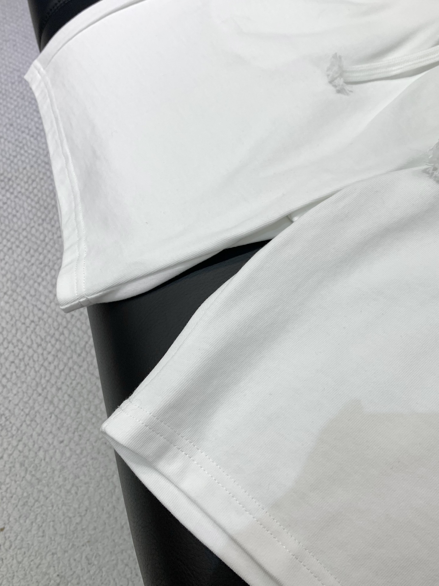Title: Balmain 2025AW Fashion Loop-Ride T-shirts with High-Grade Features Summary: New summer products with top-grade printing, imported fabrics, comfortable fit, and 2 color - 图片 7