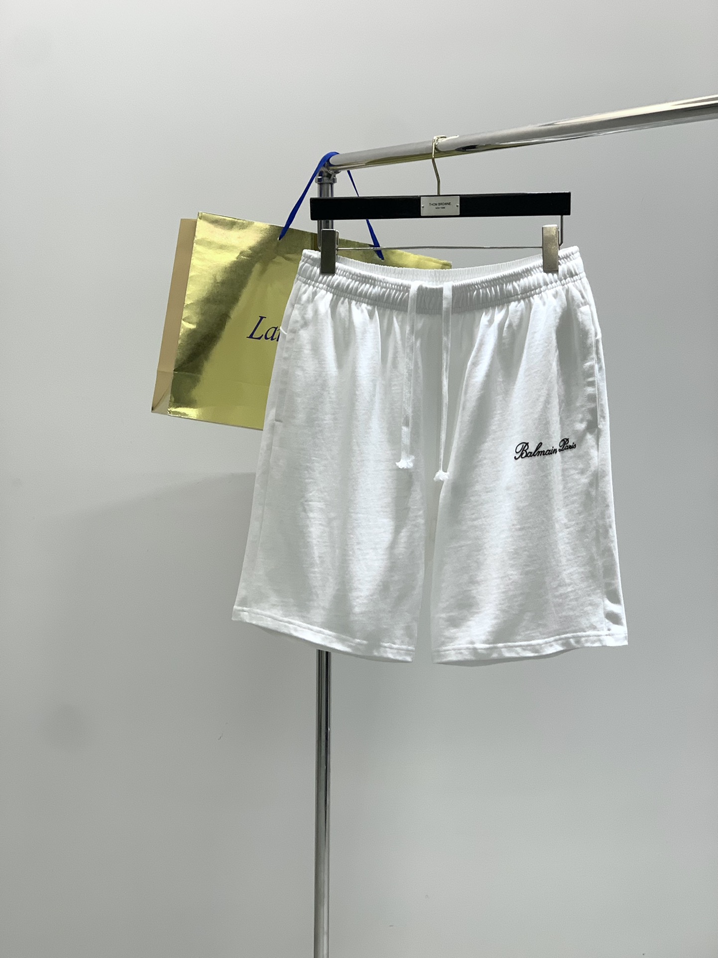 Title: Balmain 2025AW Fashion Loop-Ride T-shirts with High-Grade Features Summary: New summer products with top-grade printing, imported fabrics, comfortable fit, and 2 color - 图片 1