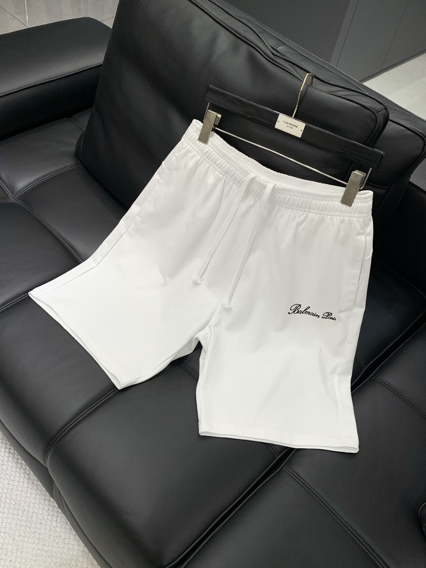 Title: Balmain 2025AW Fashion Loop-Ride T-shirts with High-Grade Features Summary: New summer products with top-grade printing, imported fabrics, comfortable fit, and 2 color - 图片 3
